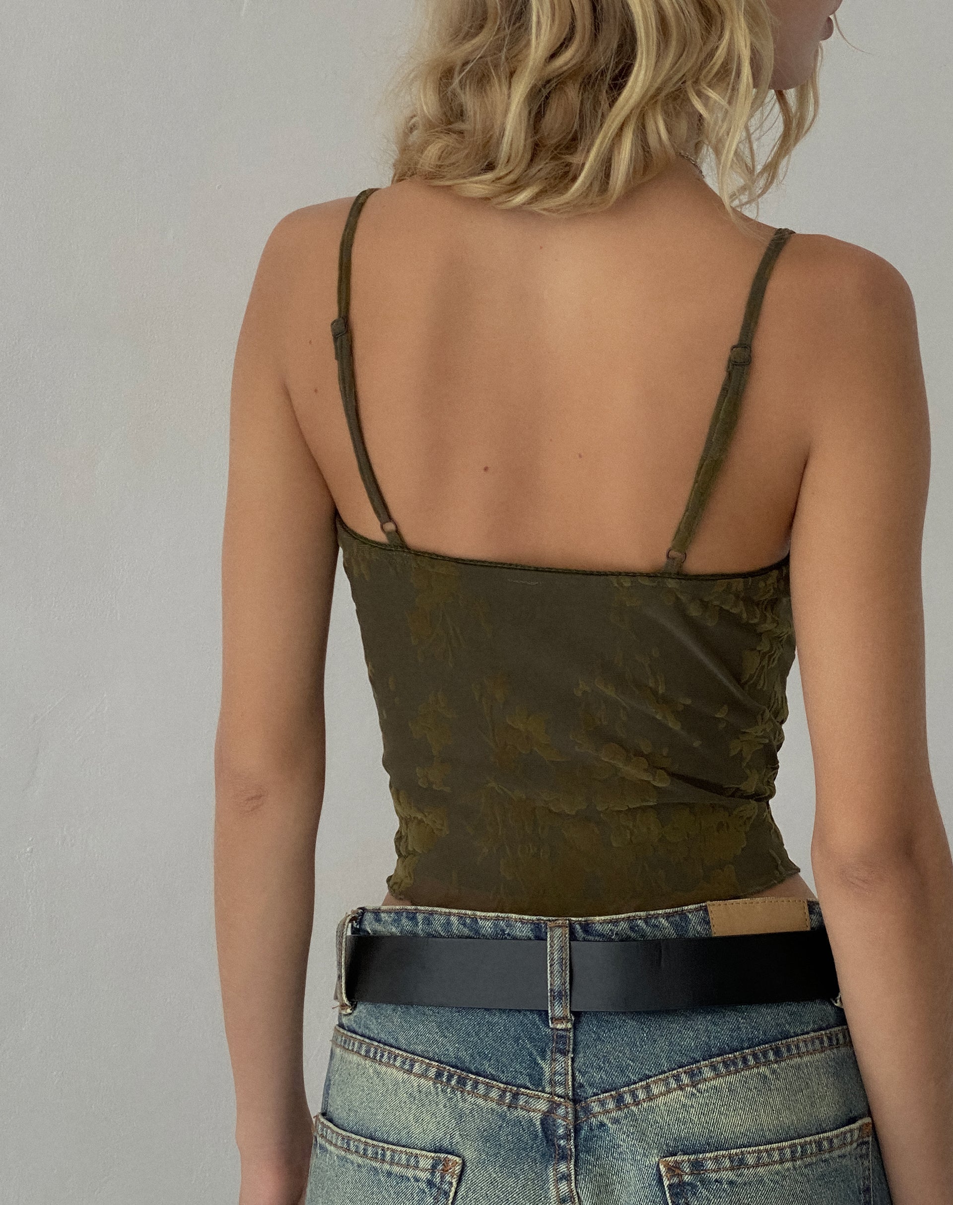 Imagen de Halusi Crop Top en Abstracto Botánico Oliva Oscuro