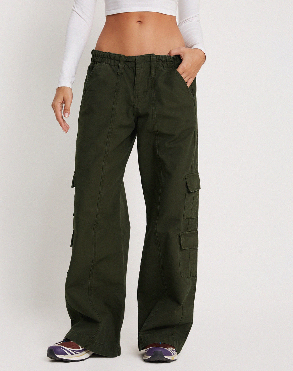 Pantalón cargo Hansa de color oliva oscuro