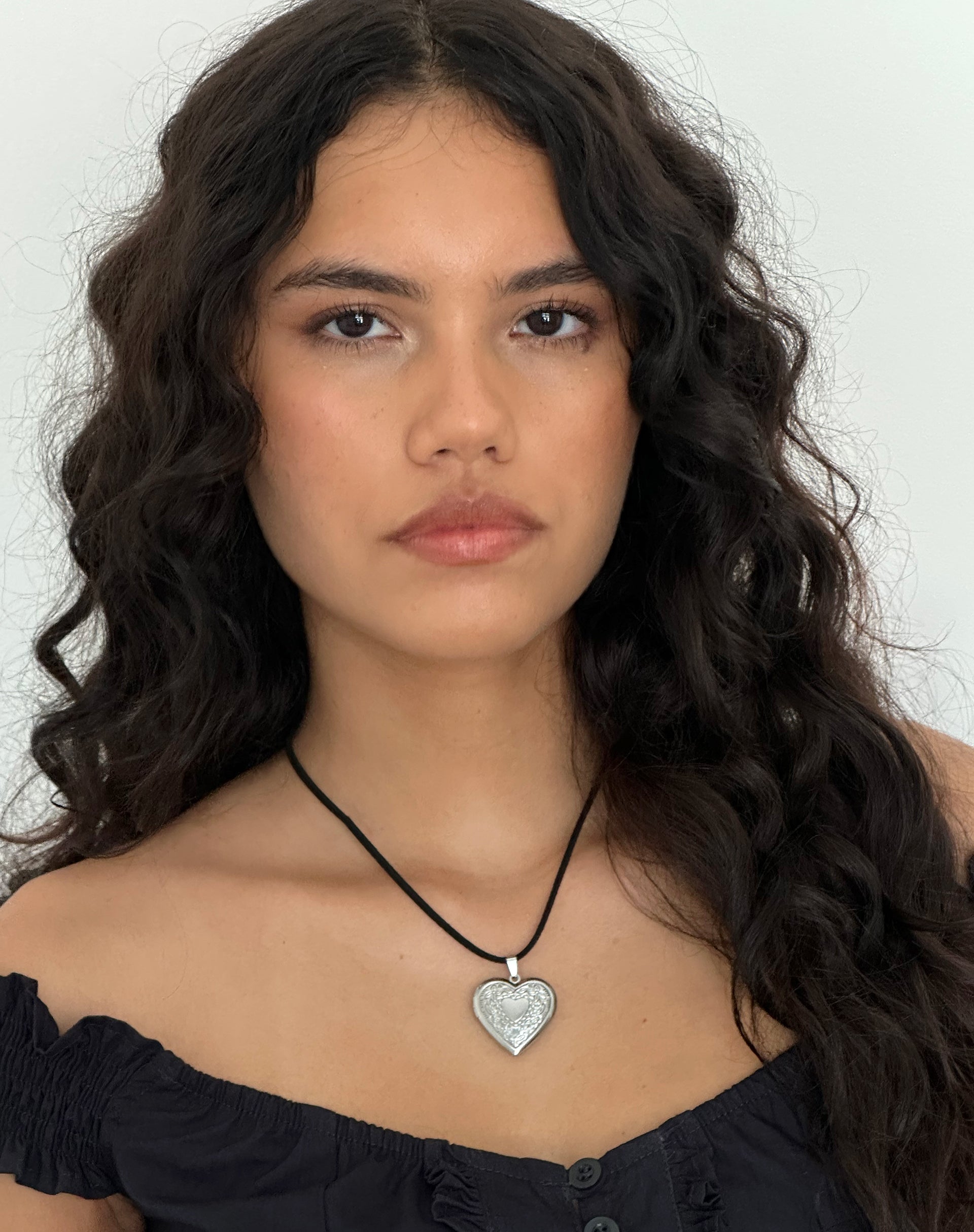 Imagen de Harley Cord Heart Locket Necklace by Gemini Jewels