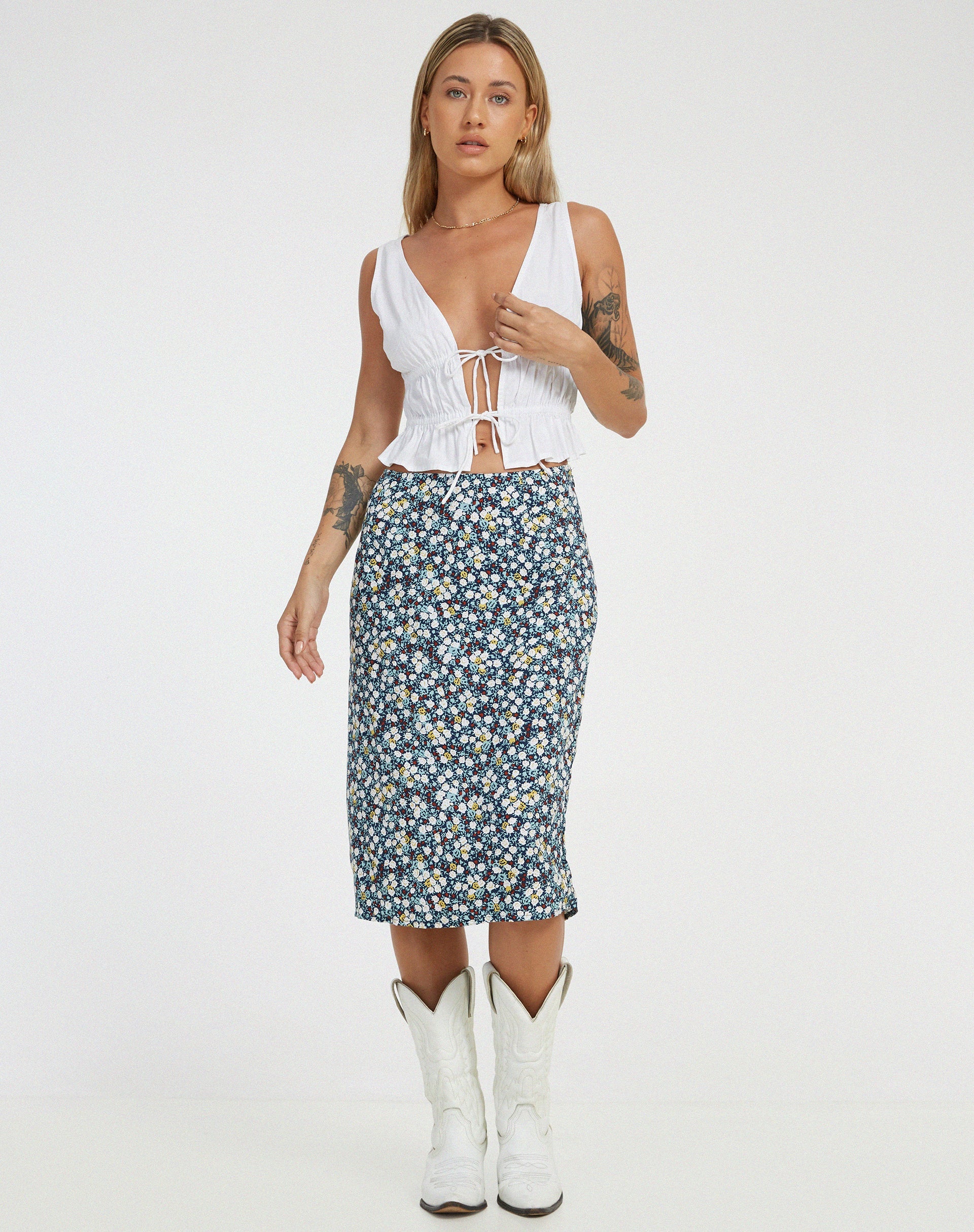 imagen de Harriet Midi Skirt in Floral Field Navy