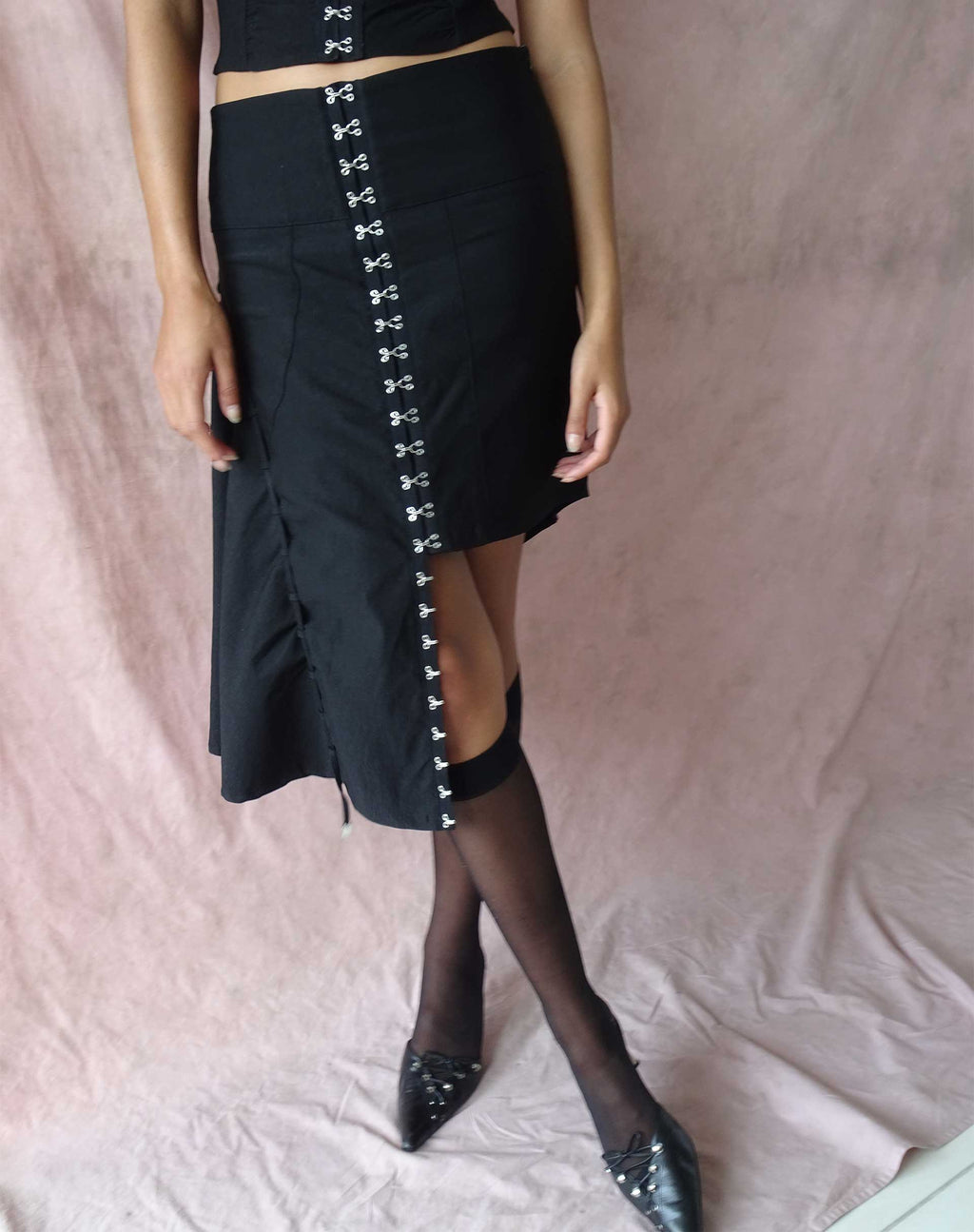 Carlisia Falda Midi Asimétrica Negra
