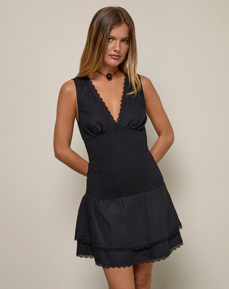 Imagen del minivestido fruncido Hevosia negro