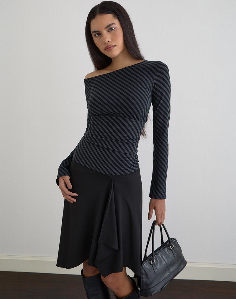 Imagen de la camiseta Hoang Slouch Top con rayas oblicuas Ocean Storm.