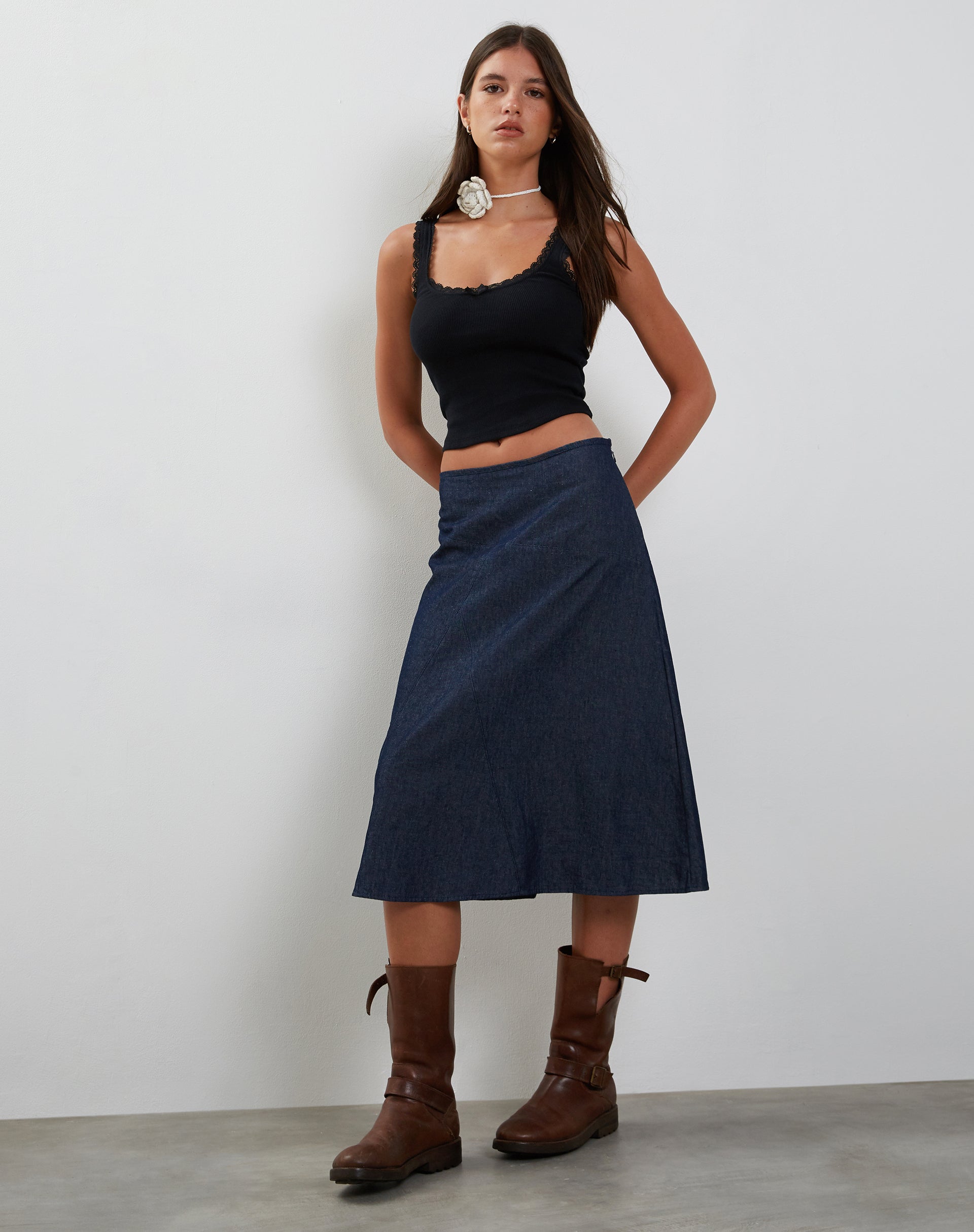 imagen de Imbrella Denim Midi Skirt in Dark Indigo