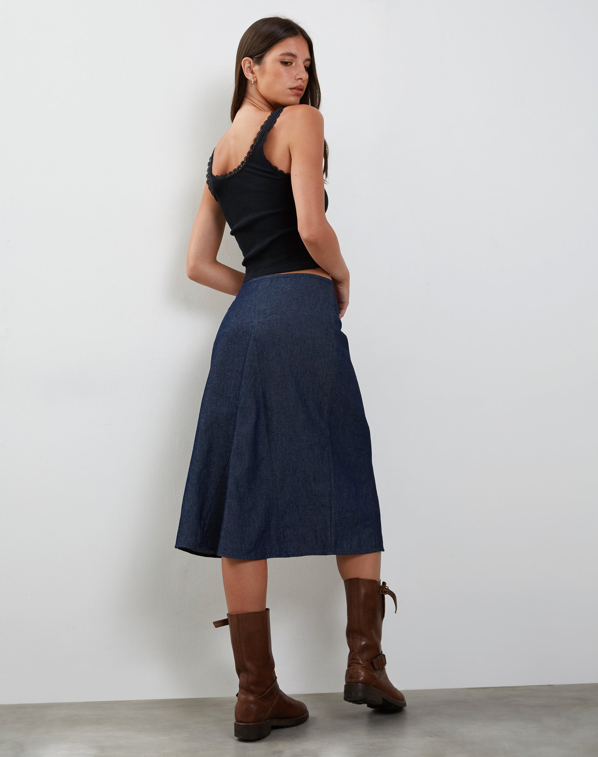 imagen de Imbrella Denim Midi Skirt in Dark Indigo