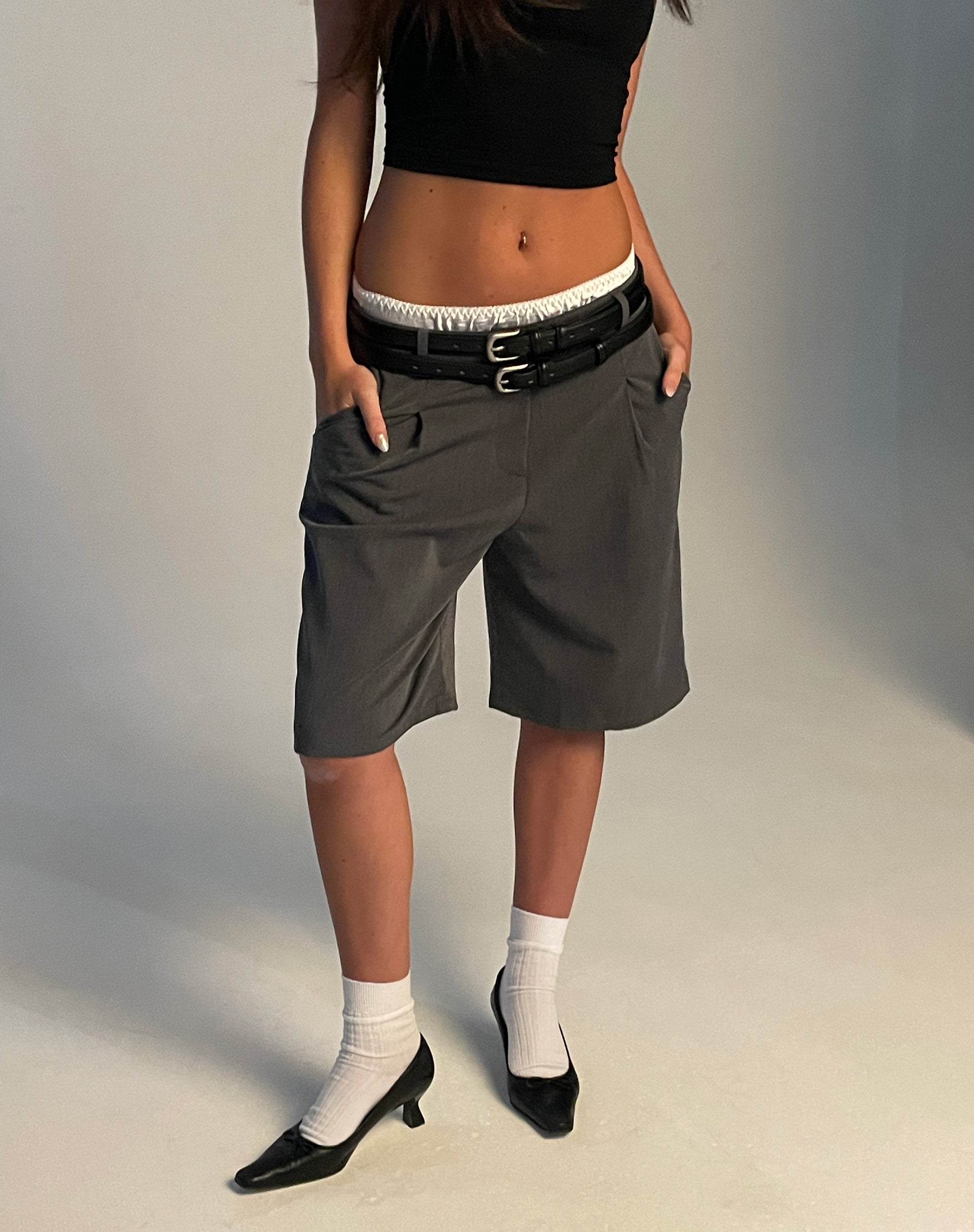 Imagen de Setya Long Line Tailored Shorts en Charcoal