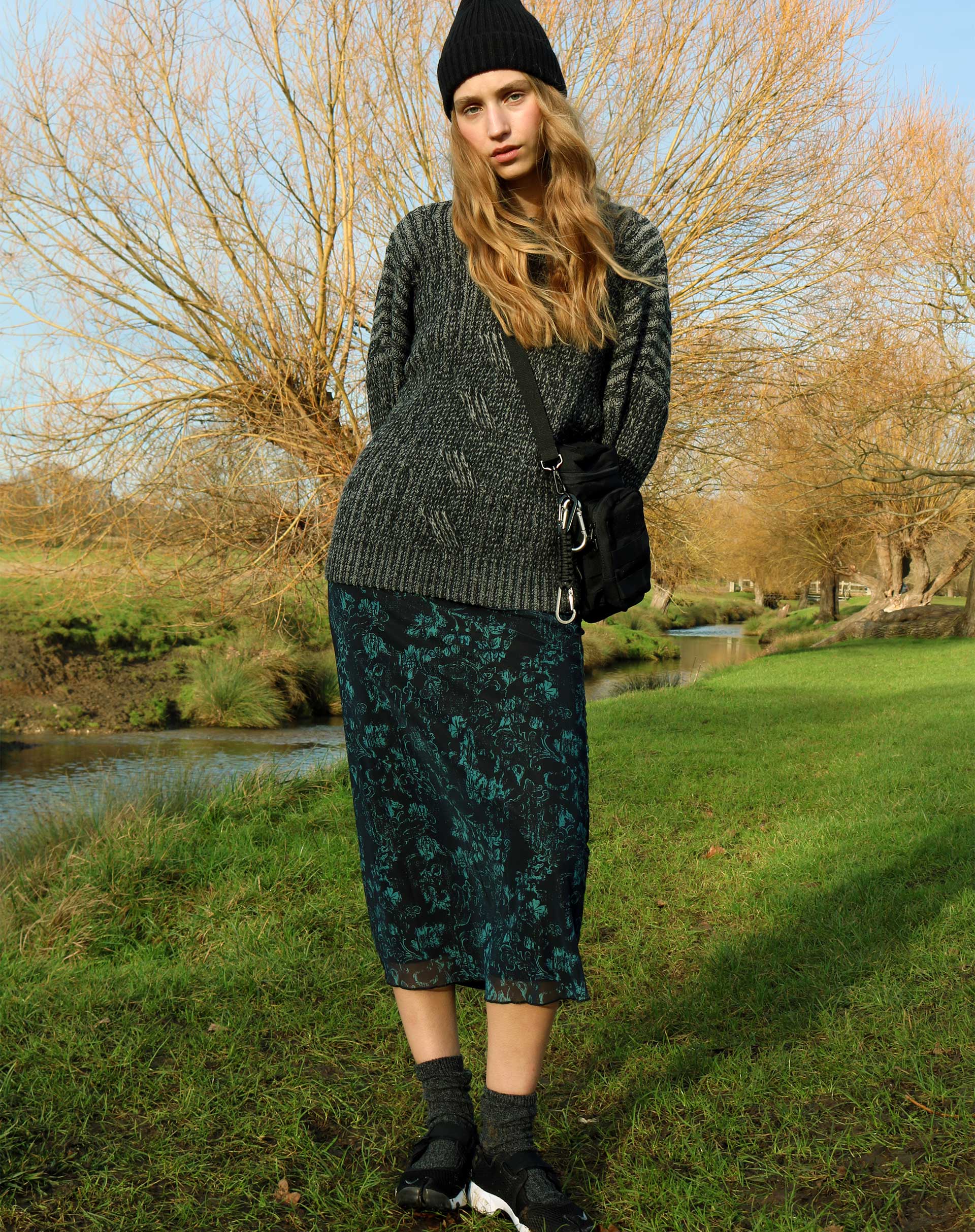 Imagen de Rindu Falda Midi en Batik Botánico Negro Verde