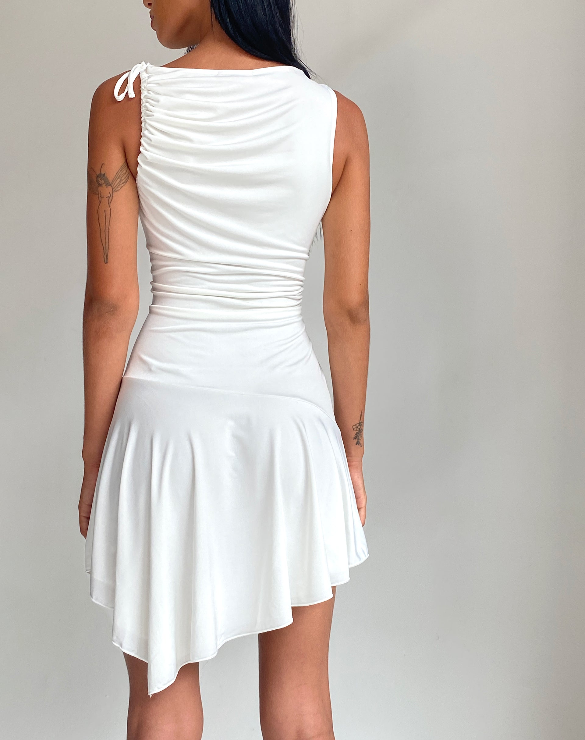 Imagen del minivestido Chaya Waterfall Hem en Slinky Ivory