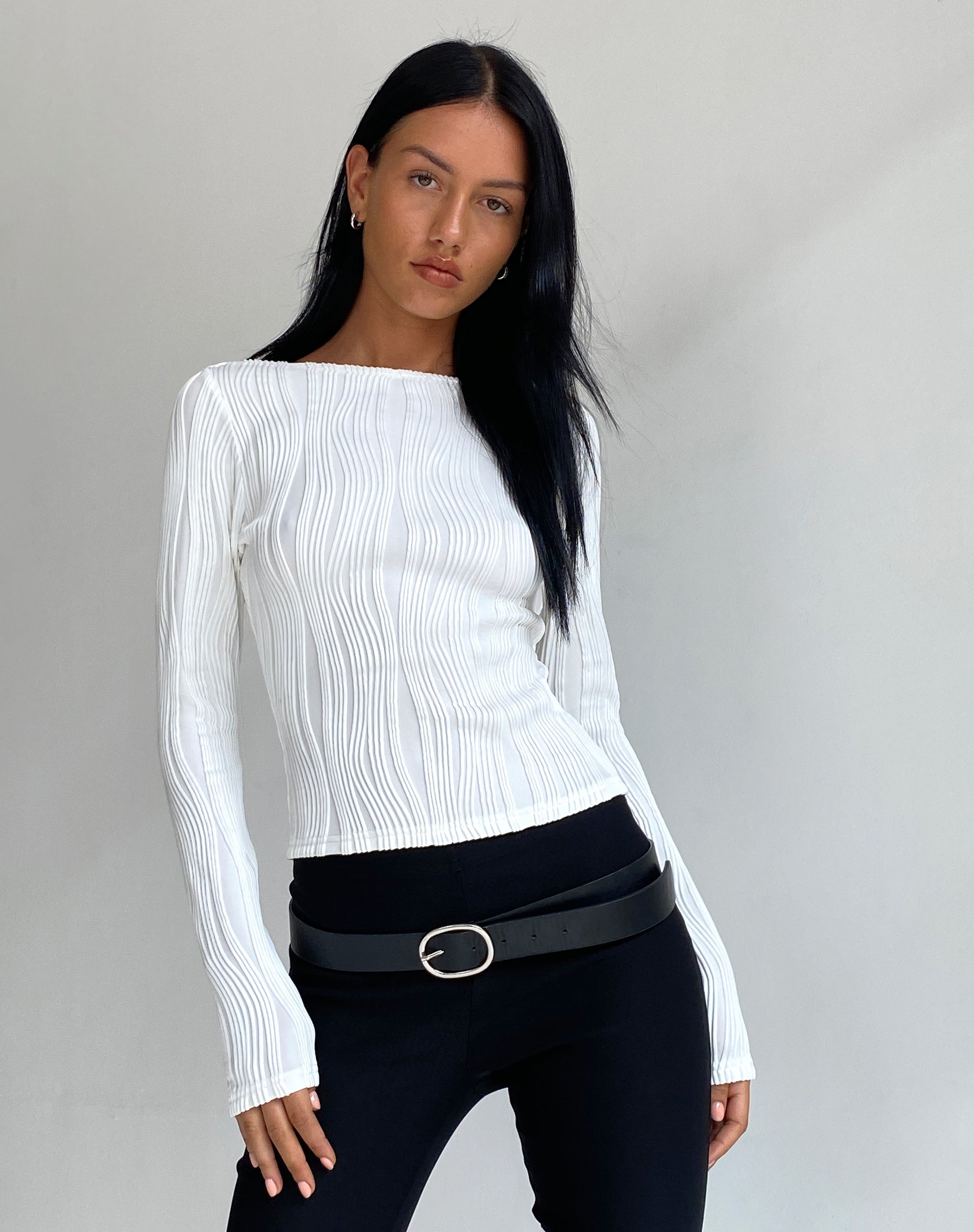 Imagen de Amabon Crop Top de manga larga en blanco arrugado