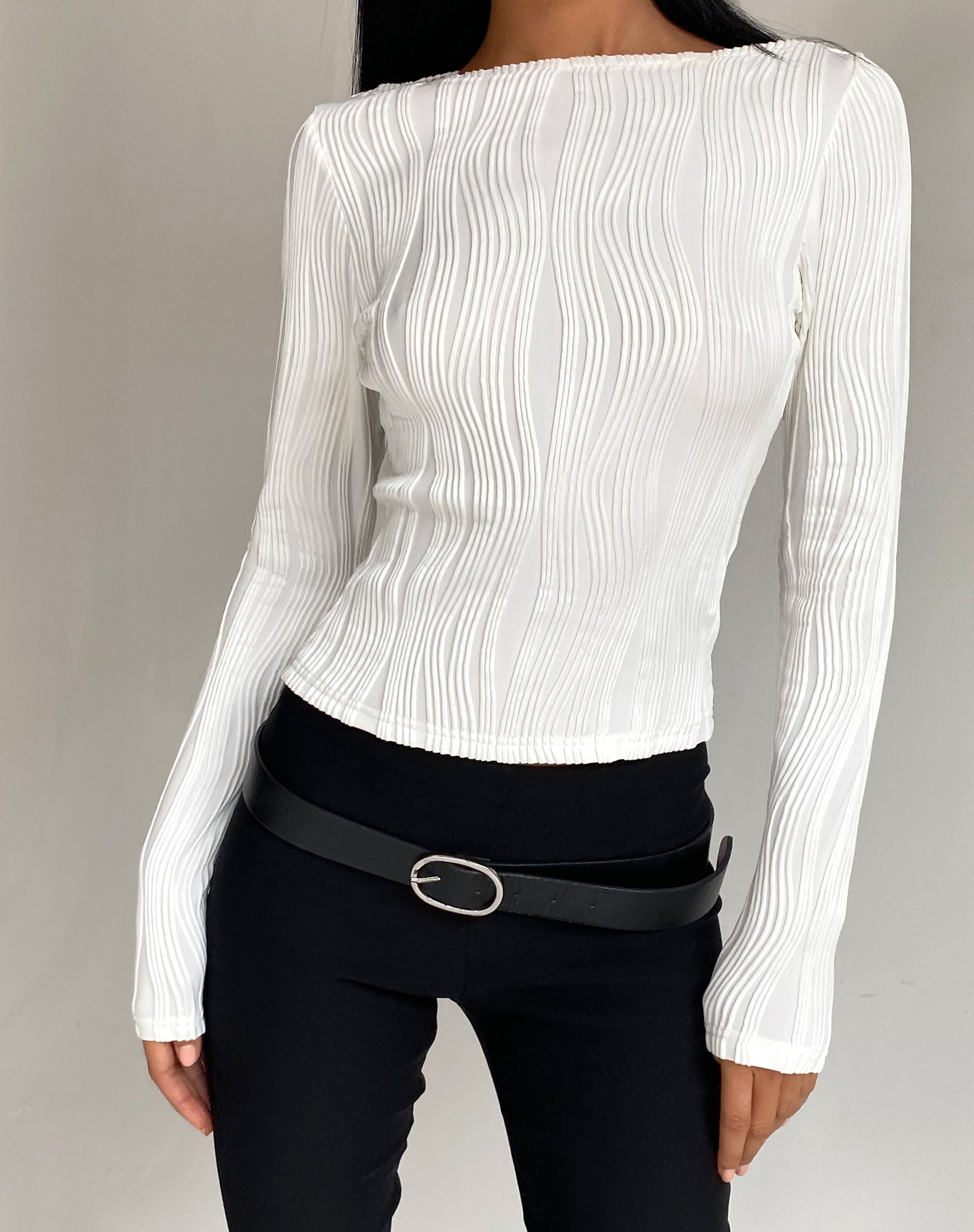 Imagen de Amabon Crop Top de manga larga en blanco arrugado