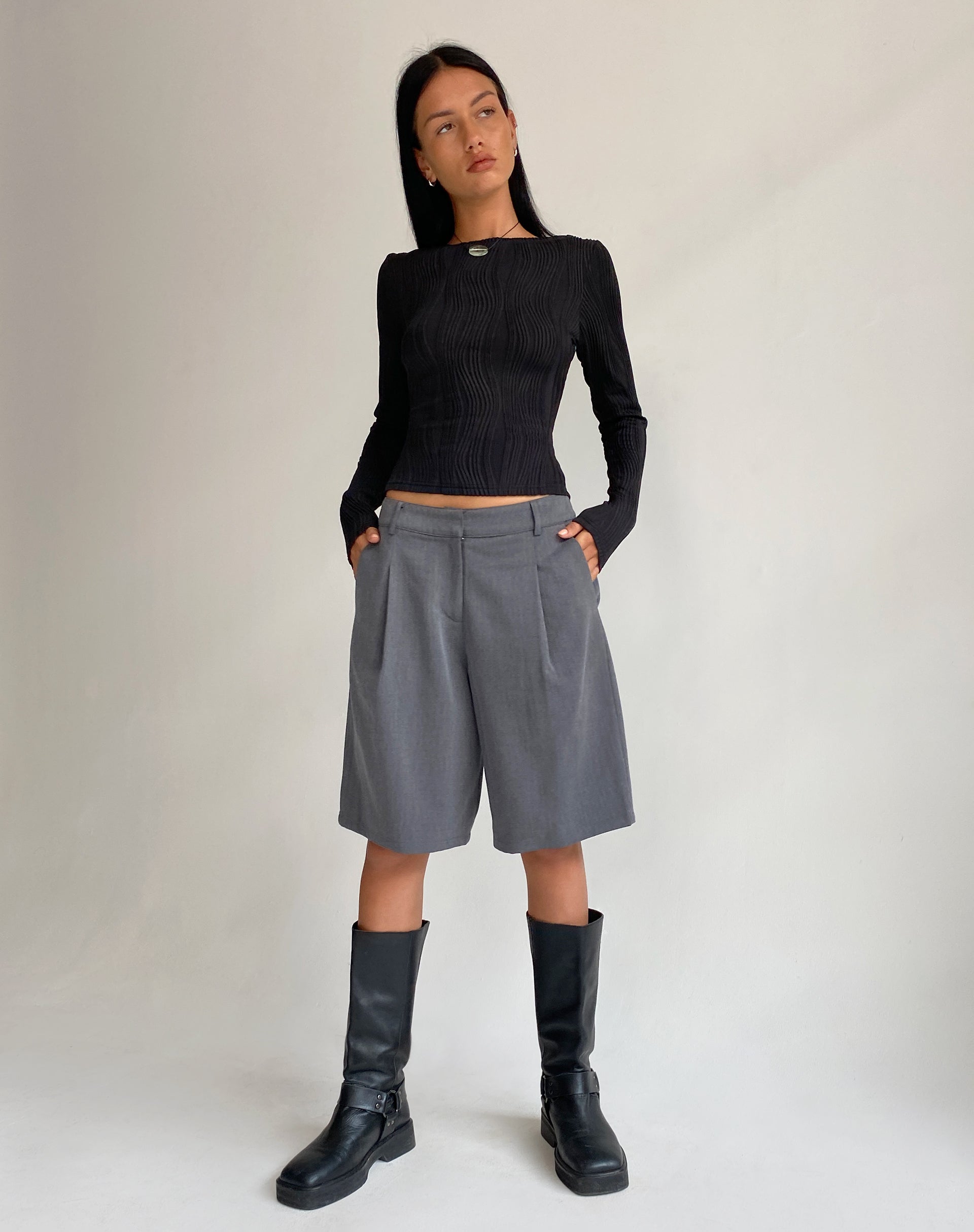 Imagen de Amabon Crop Top de manga larga en negro arrugado