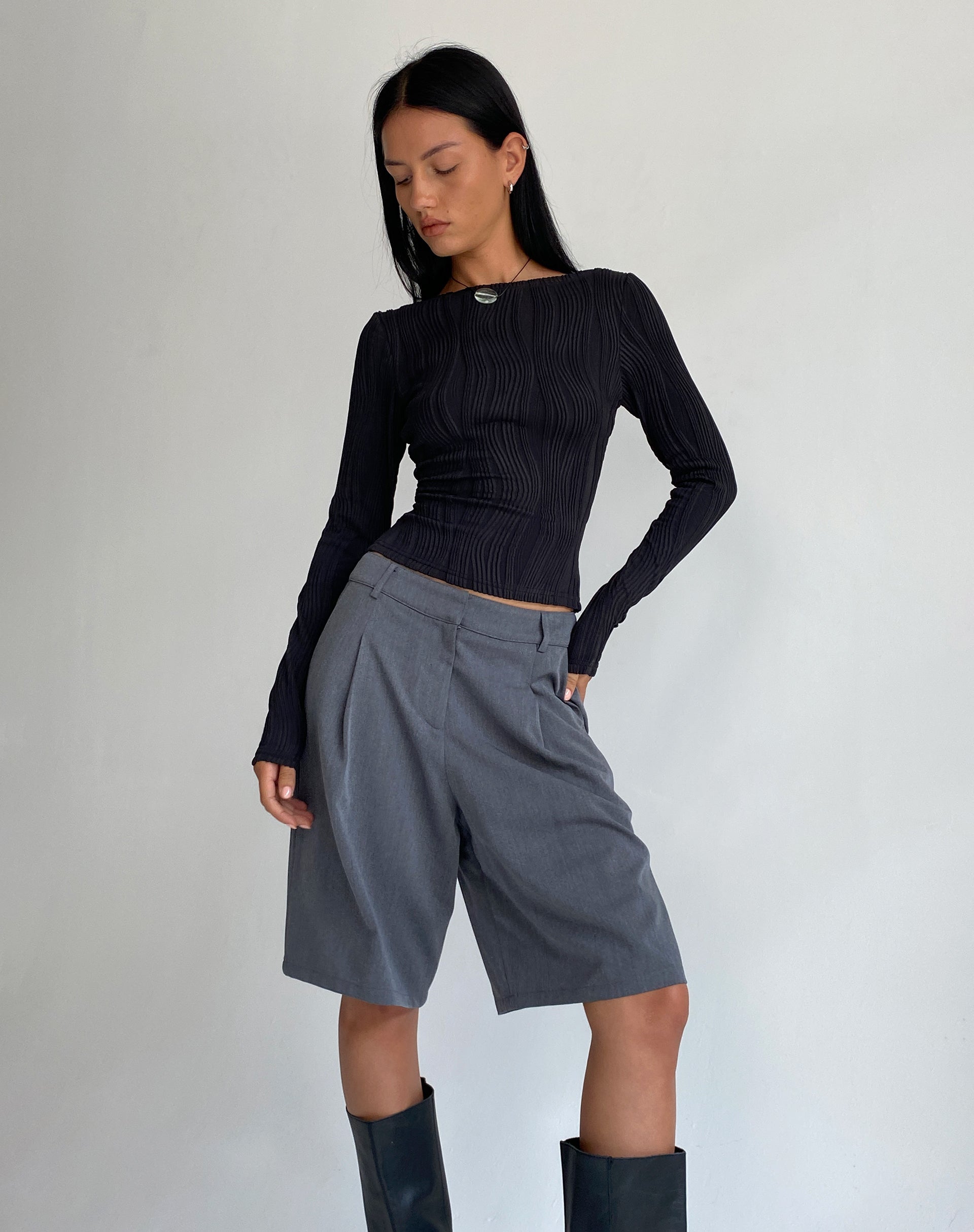 Imagen de Amabon Crop Top de manga larga en negro arrugado