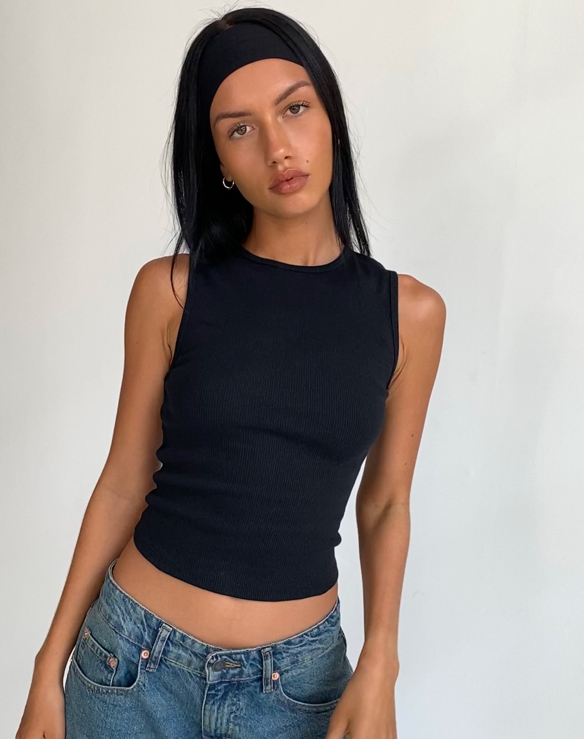 Imagen de Gelsho Open Back Tank Top in Rib Black