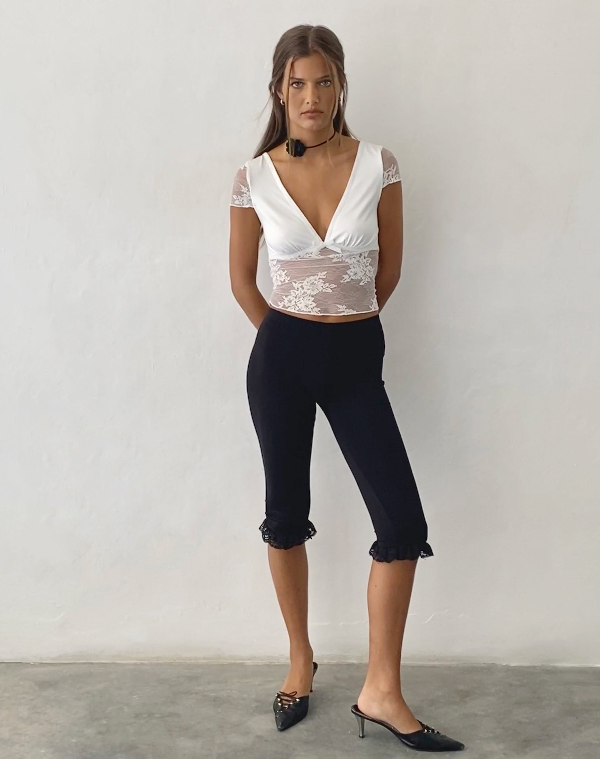 Imagen de Prili Plunge Top de encaje marfil
