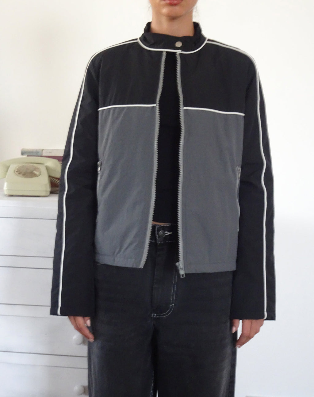 Chaqueta Indira en negro y gris oscuro