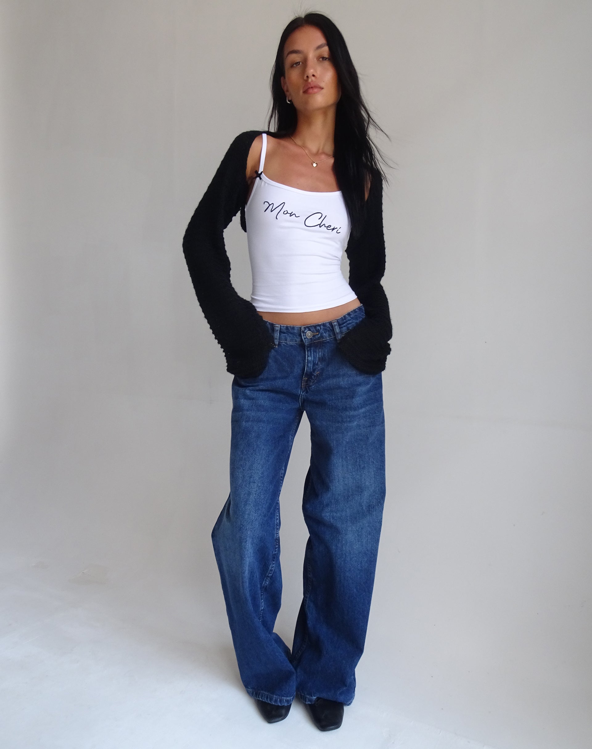 Imagen de la camiseta Isa en blanco con bordado Mon Cheri