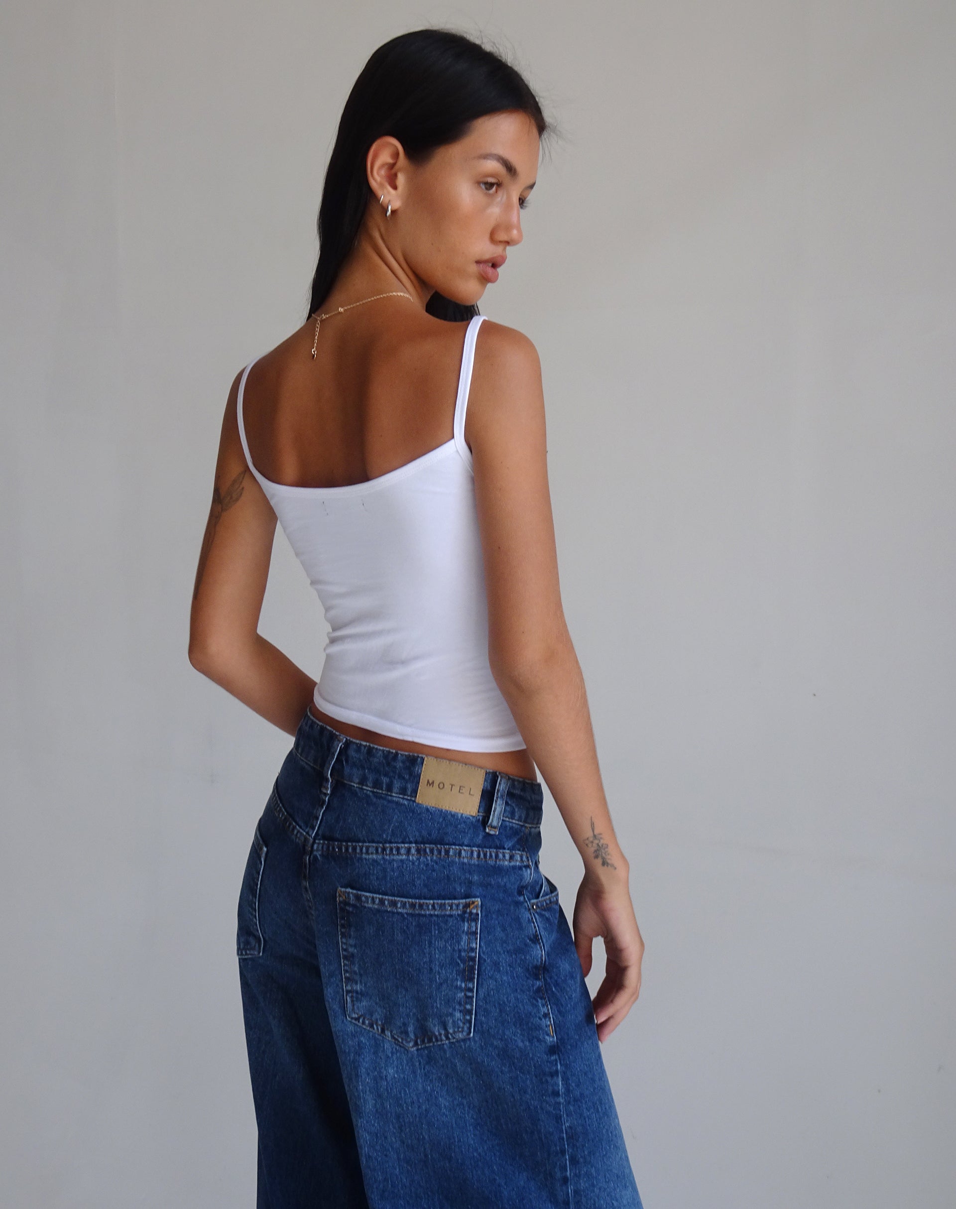 Imagen de la camiseta Isa en blanco con bordado Mon Cheri