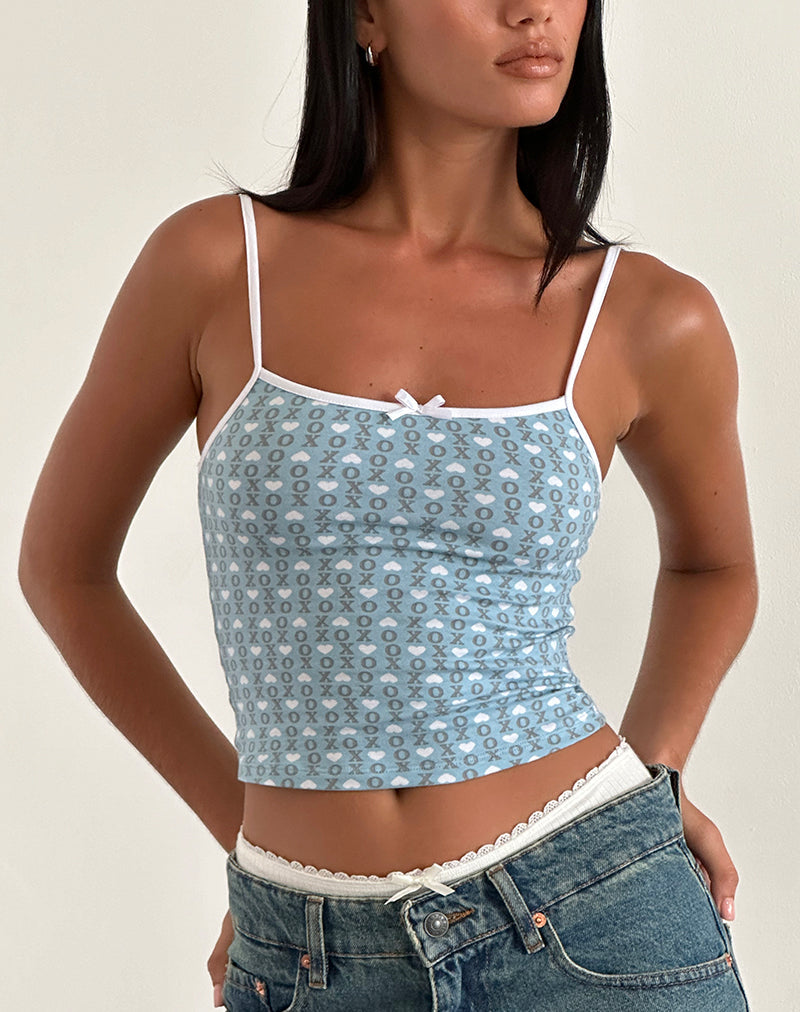 Camiseta Isna Cami en Azul Polvo Estampado Corazón XO