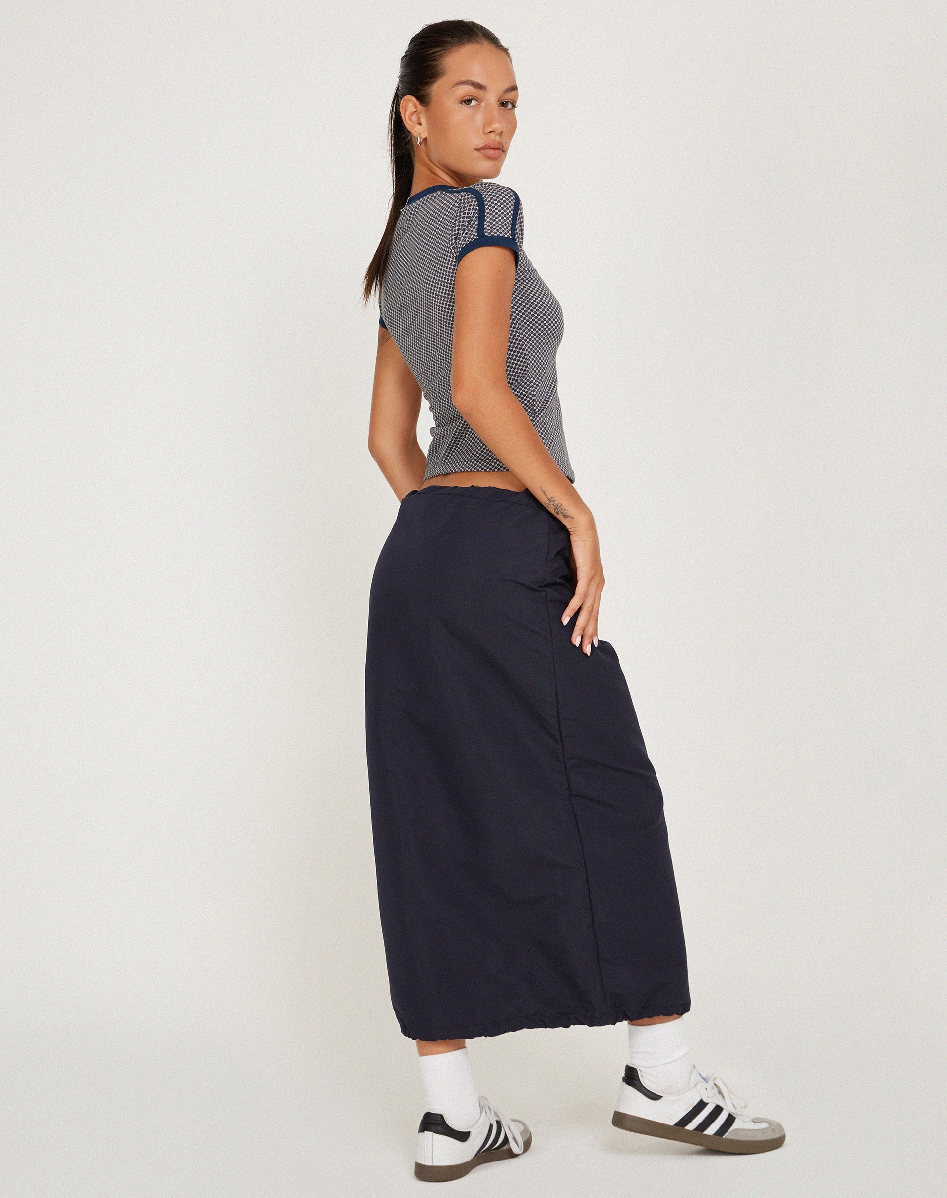 Imagen de Izolde Tee in Grey Navy Sporty Micro Spot