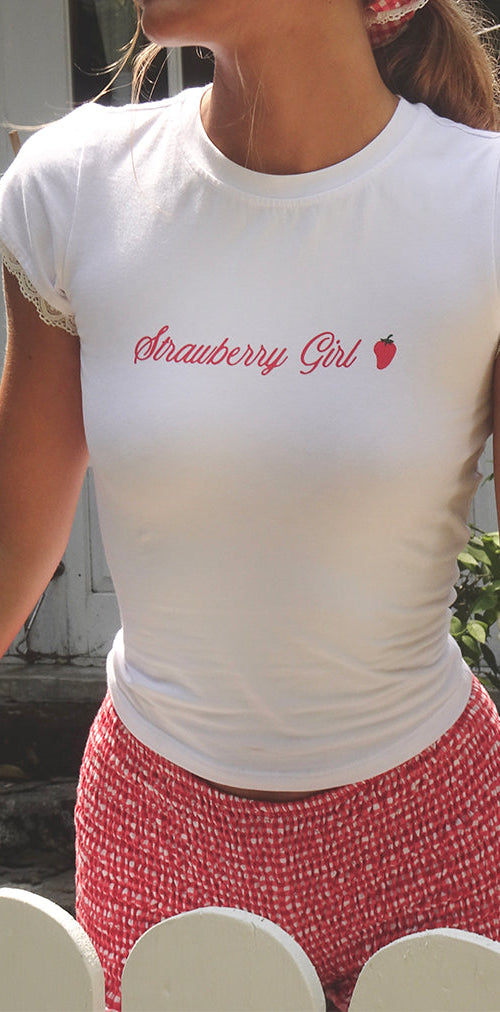 Imagen de Izzy Top en blanco Strawberry Girl Script