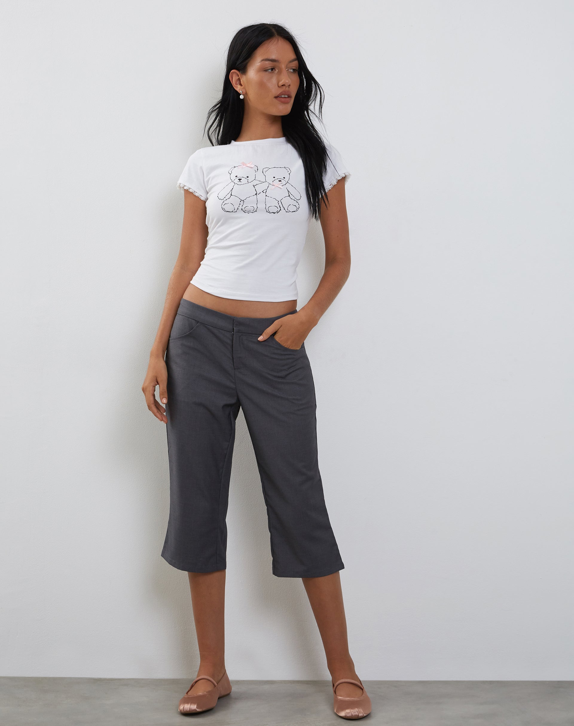 Imagen de la camiseta Izzy Lace Trim Tee in White Teddy Motif