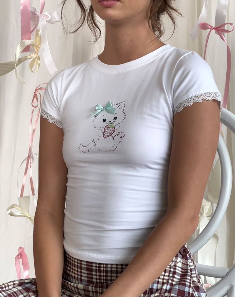 Imagen de Izzy Tee in White with Strawberry Cat Print