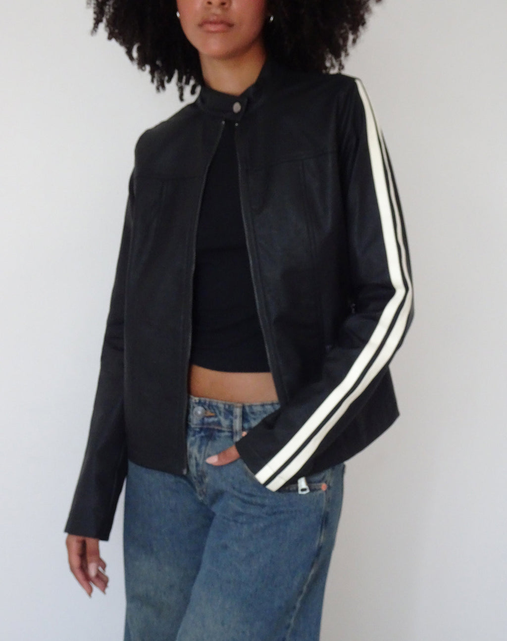 Chaqueta motera Jacquie Zip Up en PU Negro