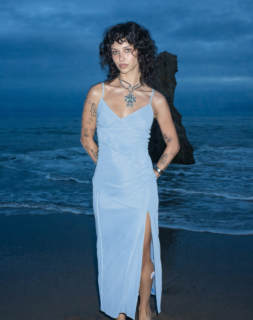 Vestido Jacy Ruffle Midi en Mesh Azul