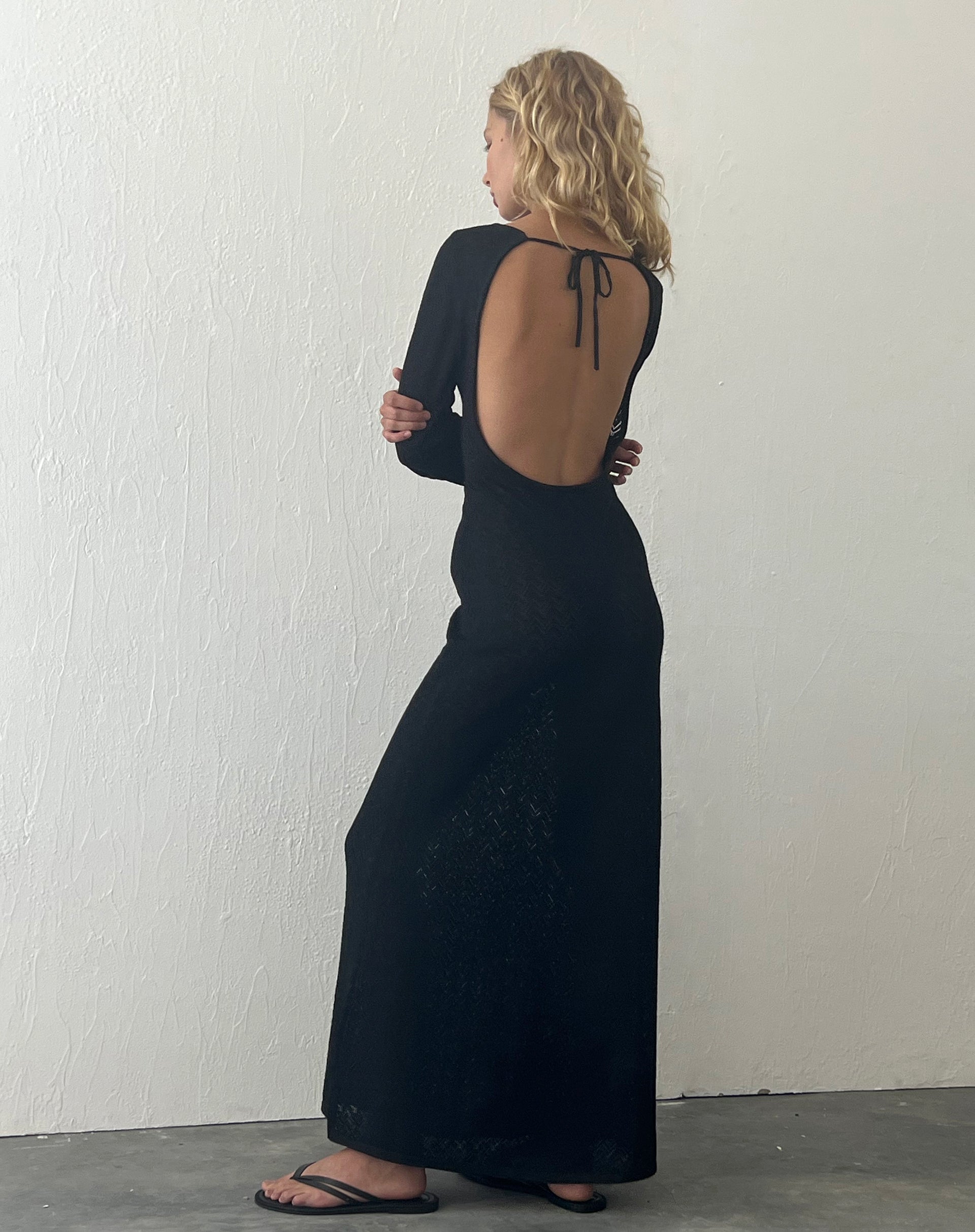 Imagen de Jadie Open Back Maxi Dress in Black
