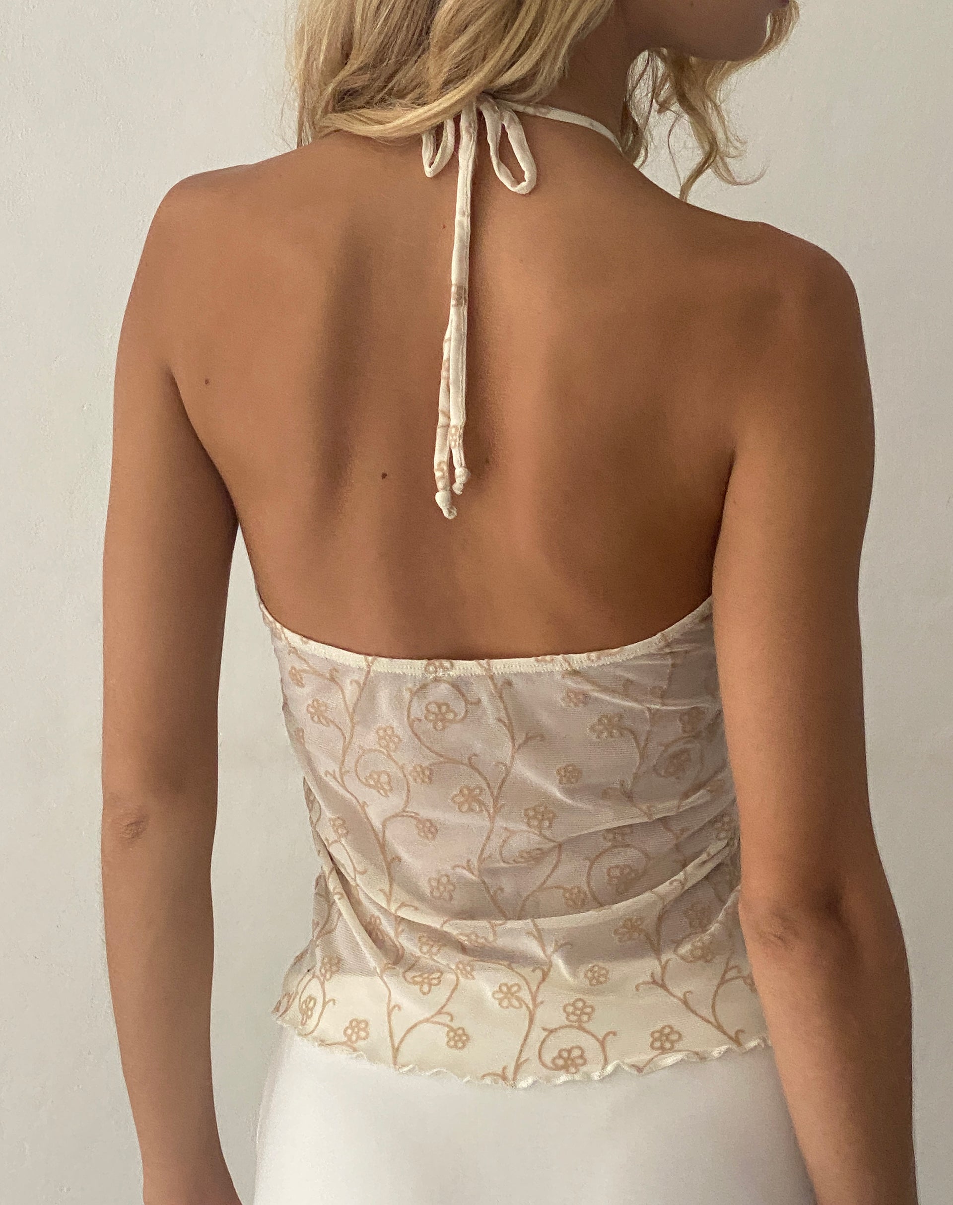 Imagen de Janar Top Cuello Haltern en Flock Floral Beige Dainty