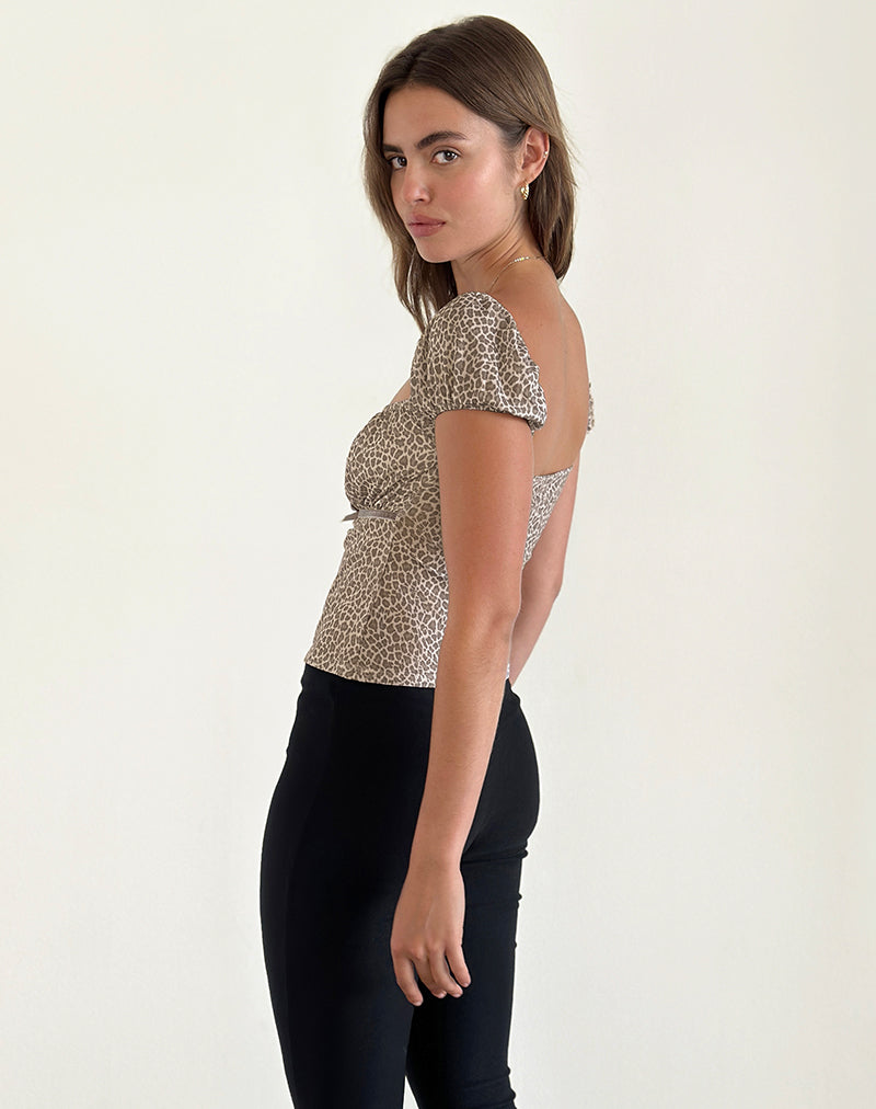 Imagen de la blusa Jarji en delicado leopardo marrón claro