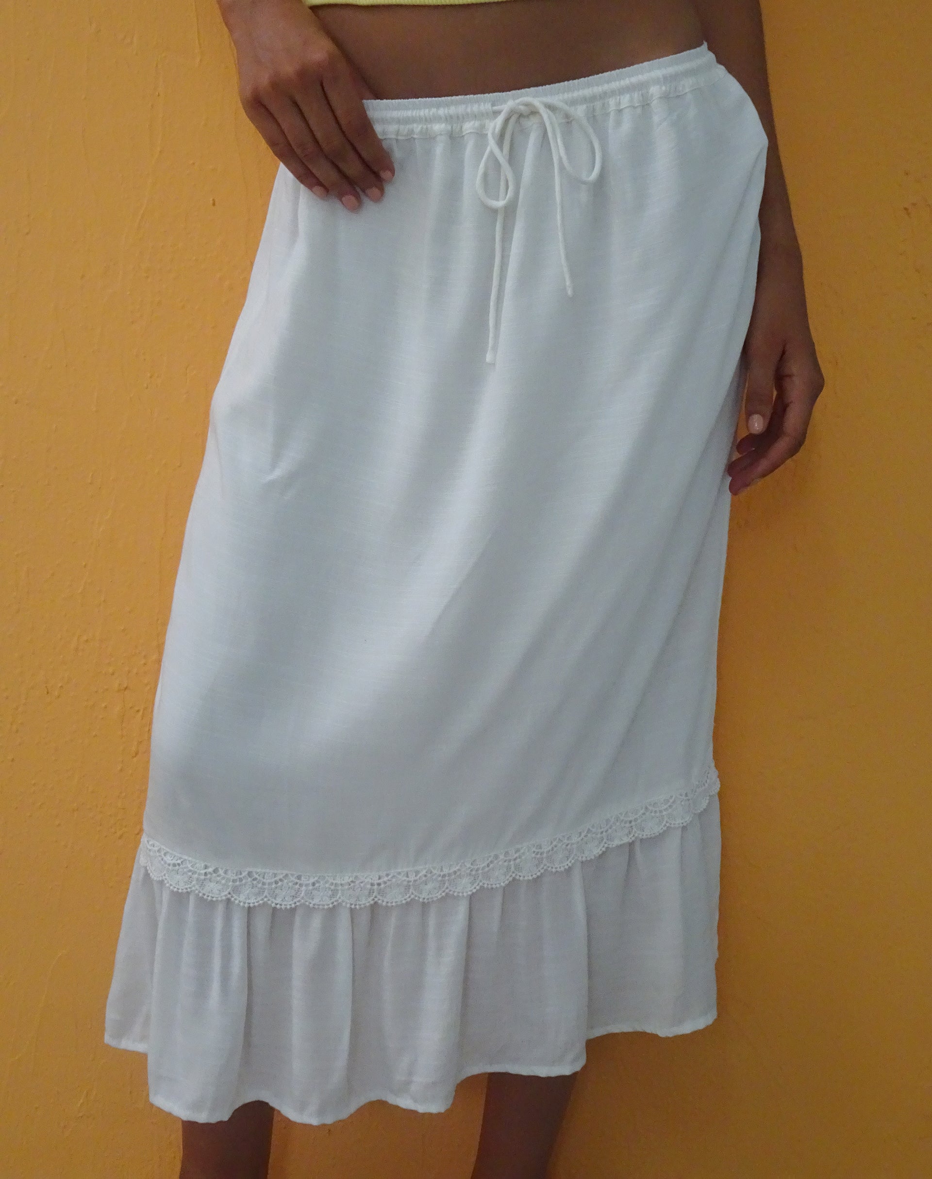 Imagen de Kokies Frill Hem Midi Skirt in White