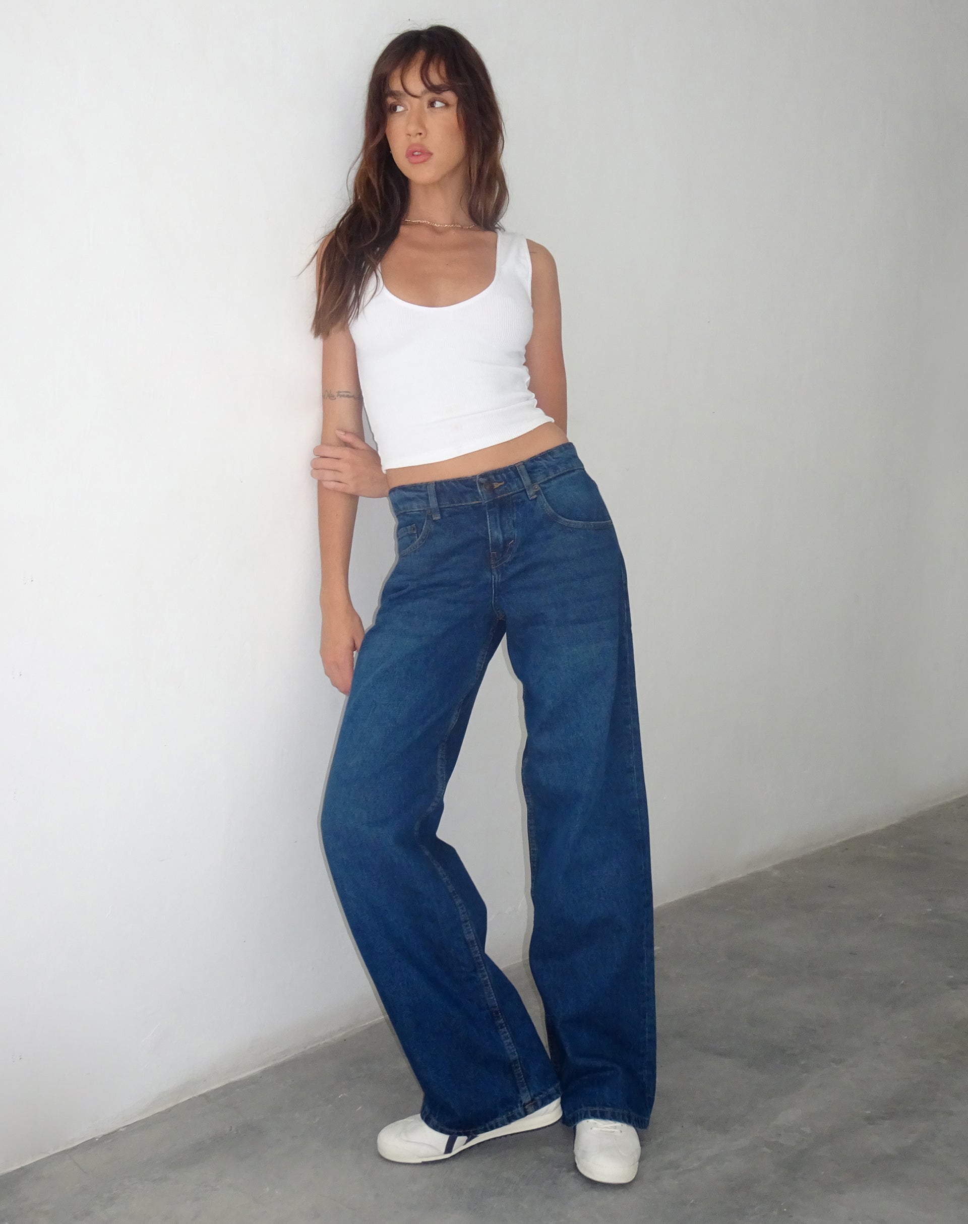 Imagen de Low Rise Parallel Jeans en Mid Blue Used