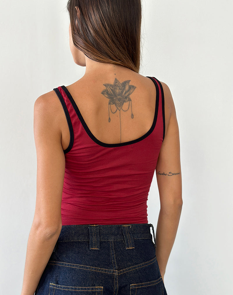 Imagen de Jastiya Top en rojo adrenalina con ribete negro
