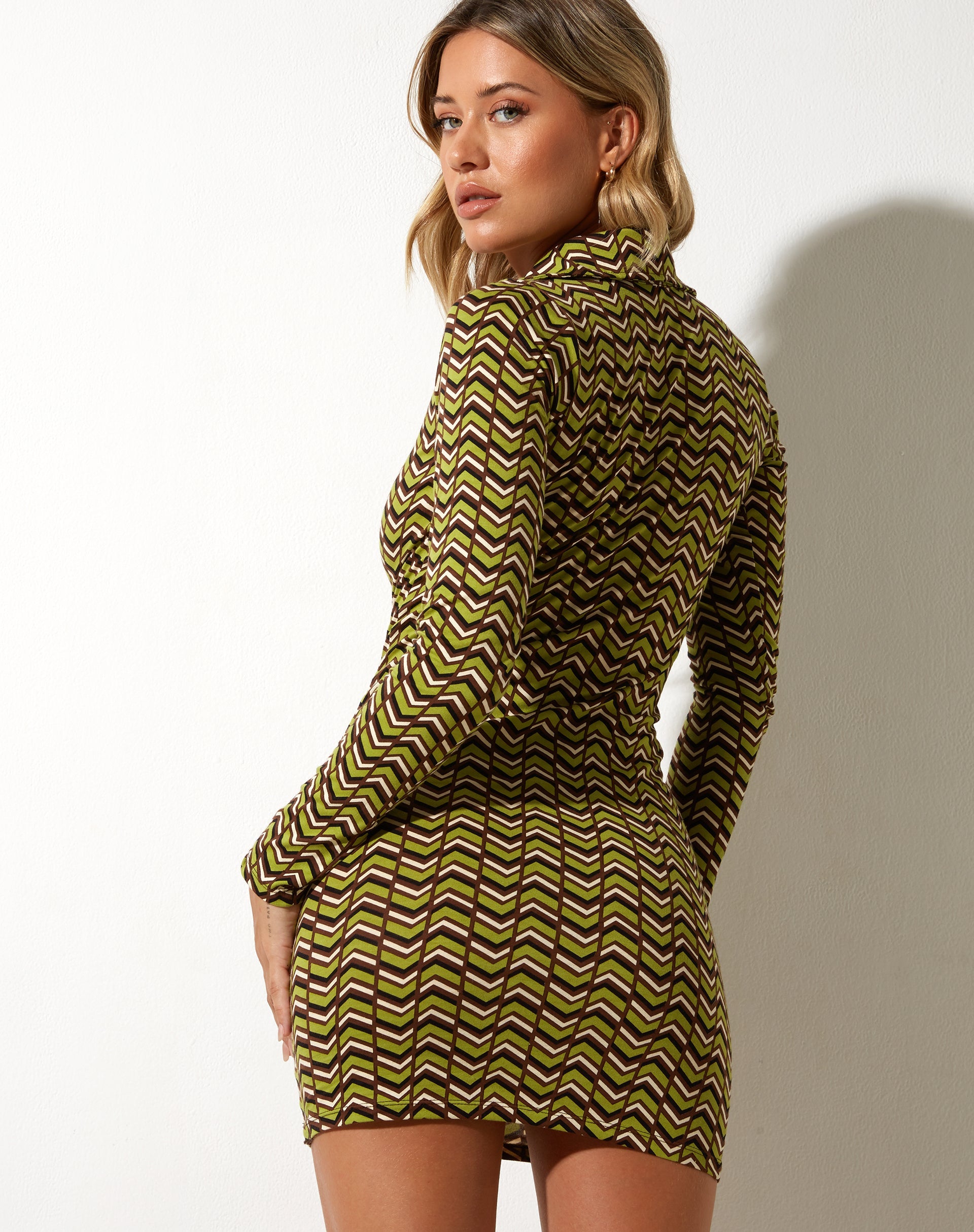 imagen de Javiera Mini Dress in Chevron Green