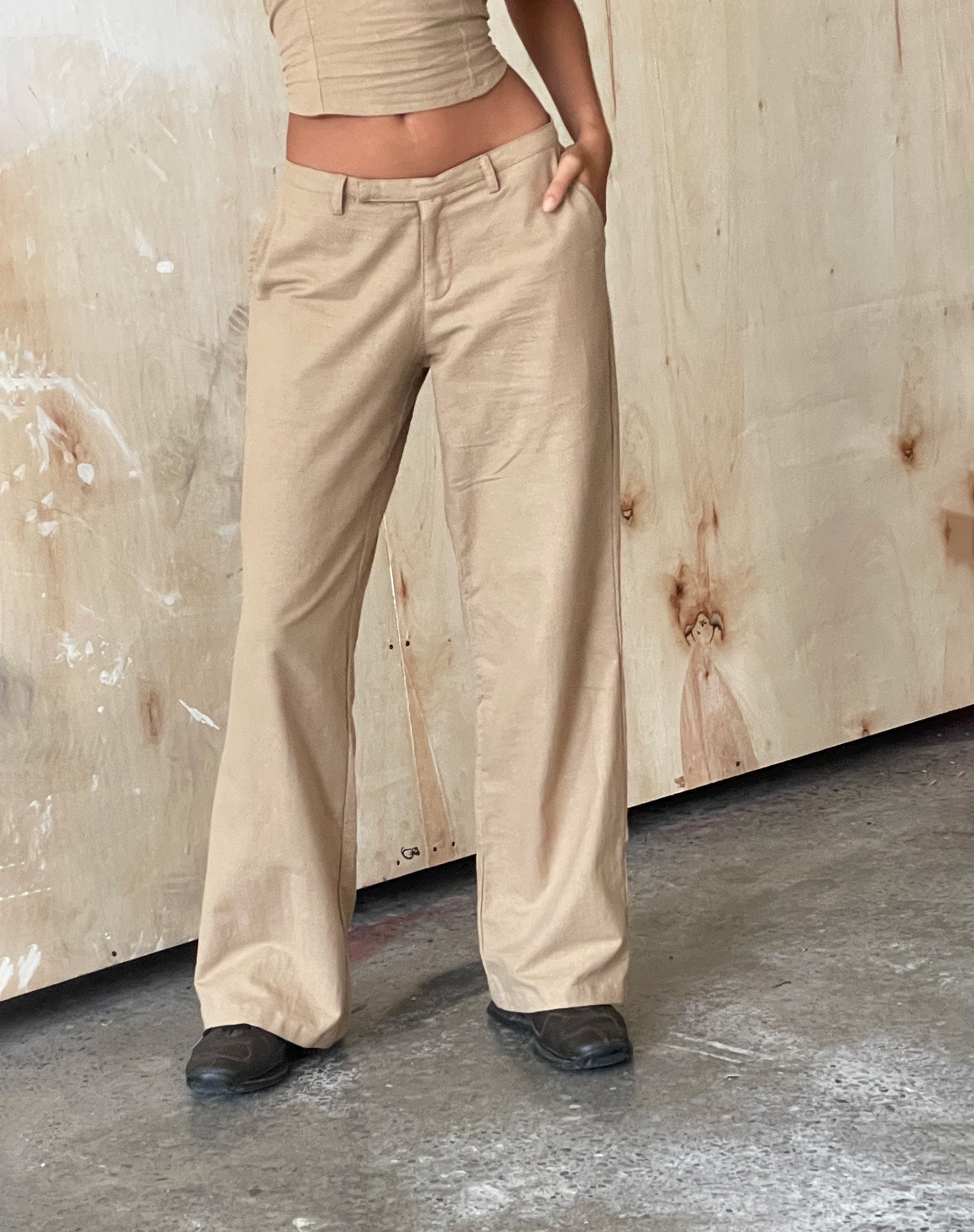 imagen de MOTEL X JACQUIE Jawi Trouser in Light Taupe