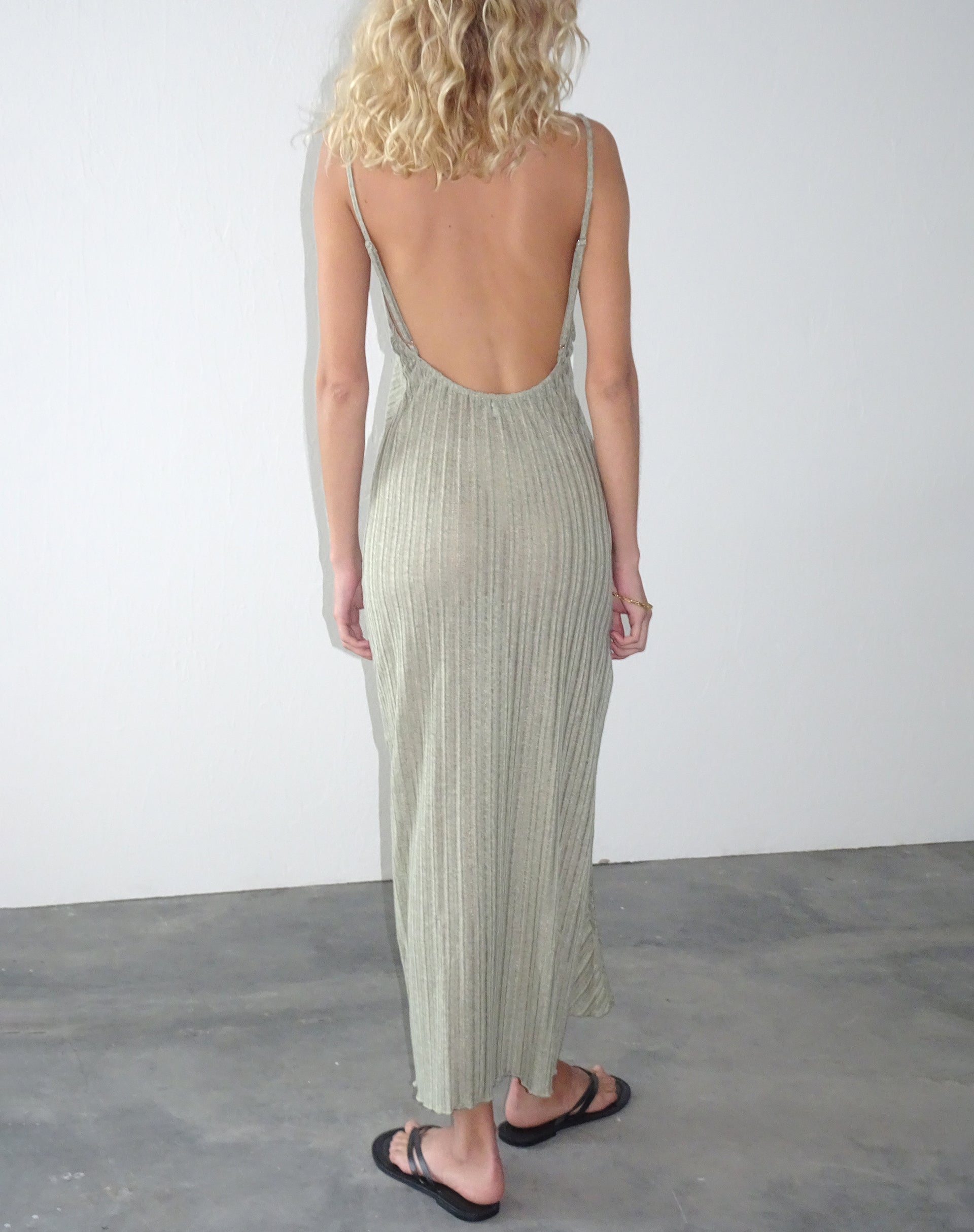 Imagen de Jenaya Knitted Midi Dress in Sage