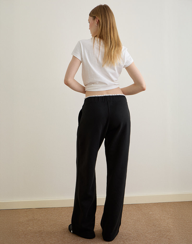 Imagen de Jenita Loose Jogger en negro con ribete picotado blanco