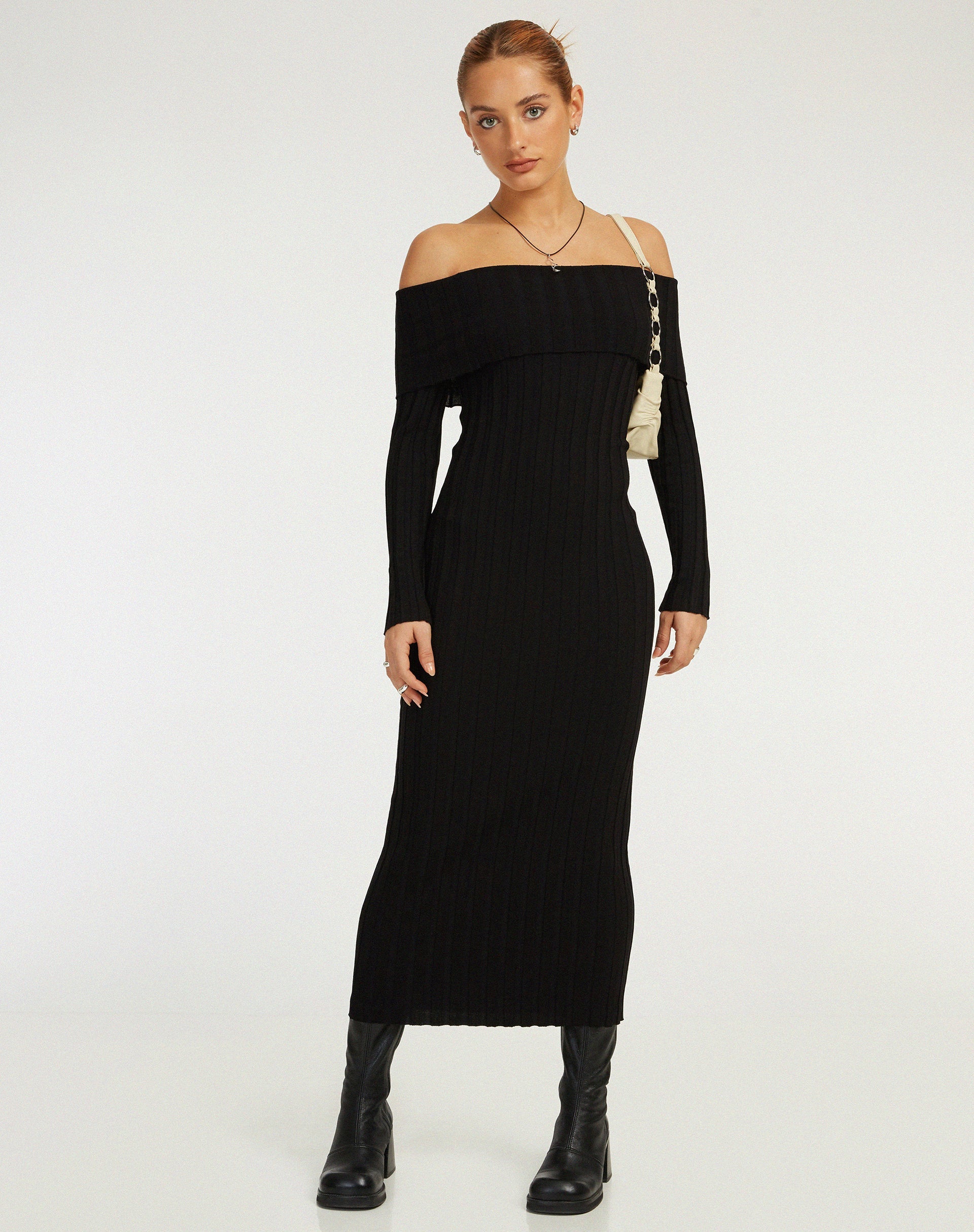 imagen de Jesuita Bardot Knitted Midi Dress in Black