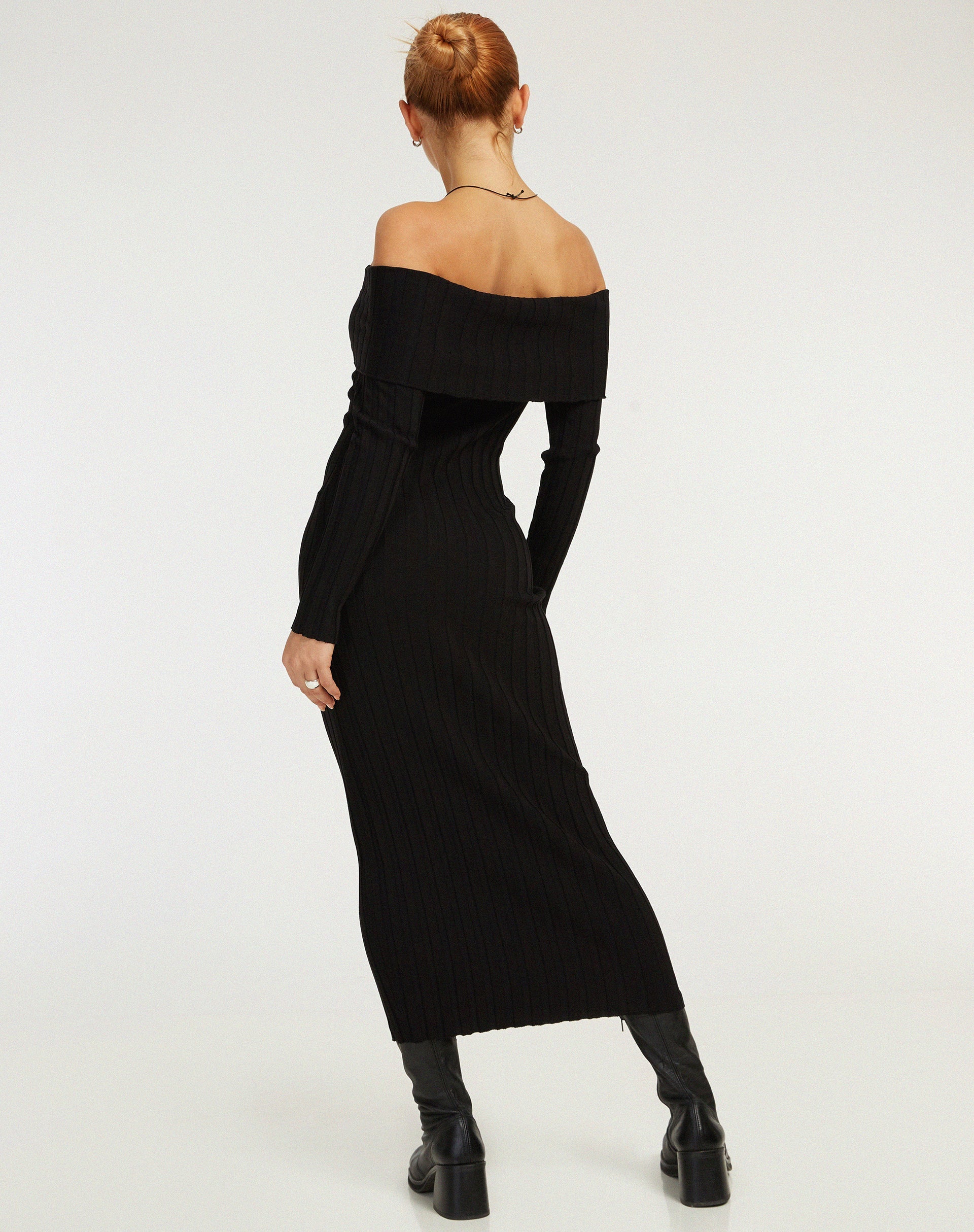 imagen de Jesuita Bardot Knitted Midi Dress in Black