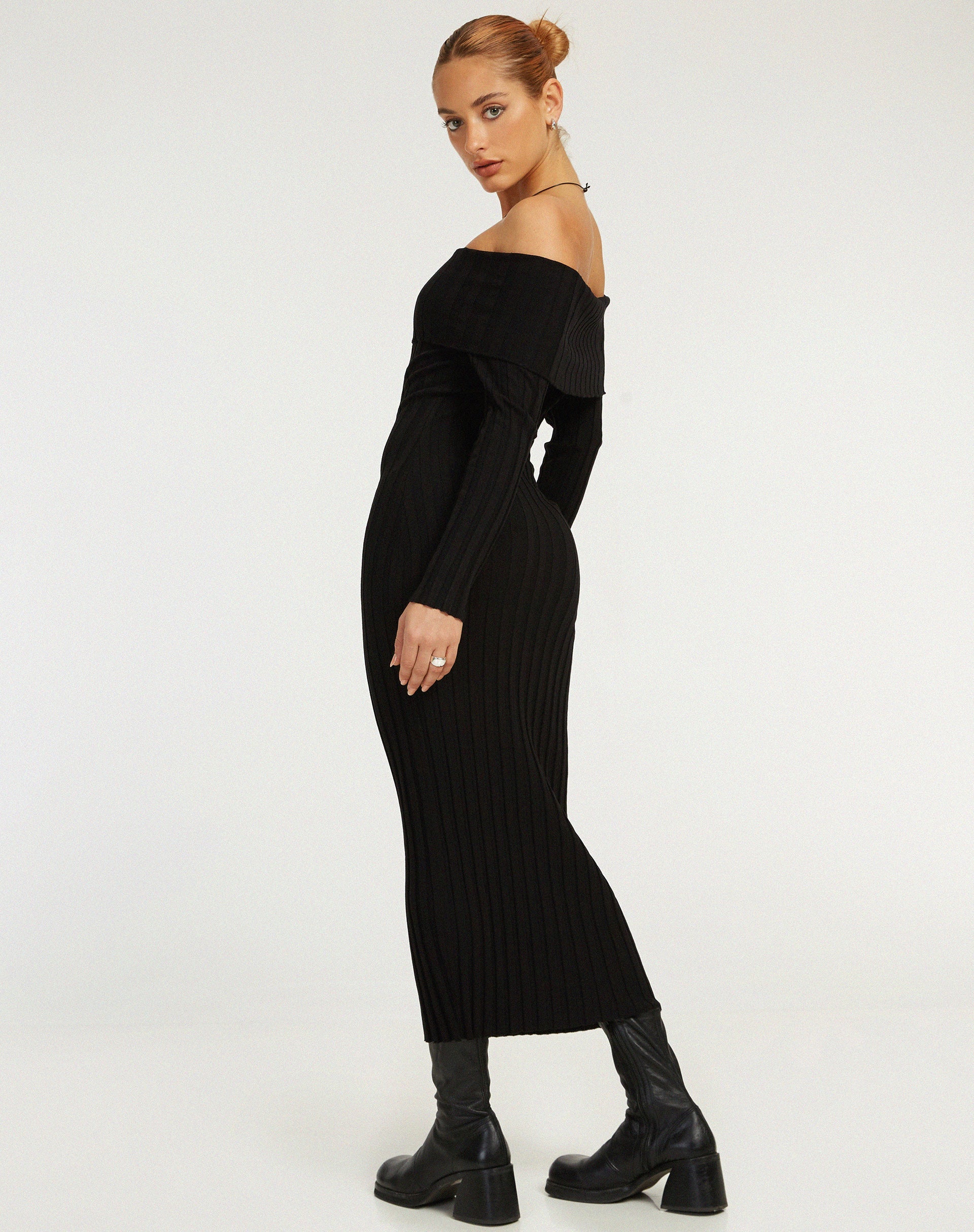 imagen de Jesuita Bardot Knitted Midi Dress in Black