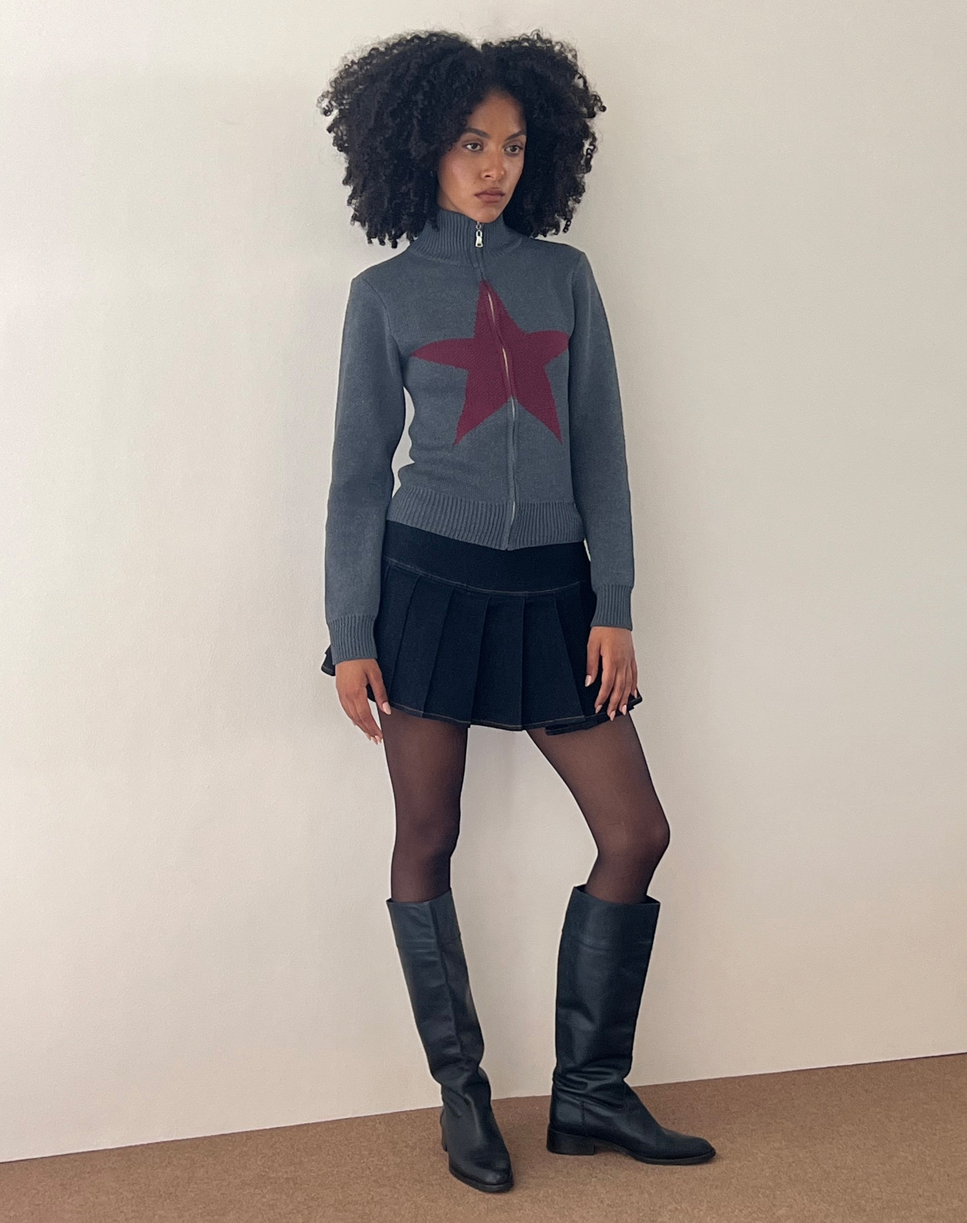 Imagen de Jimena Zip Through Cardigan in Grey with Burgundy Star Motif