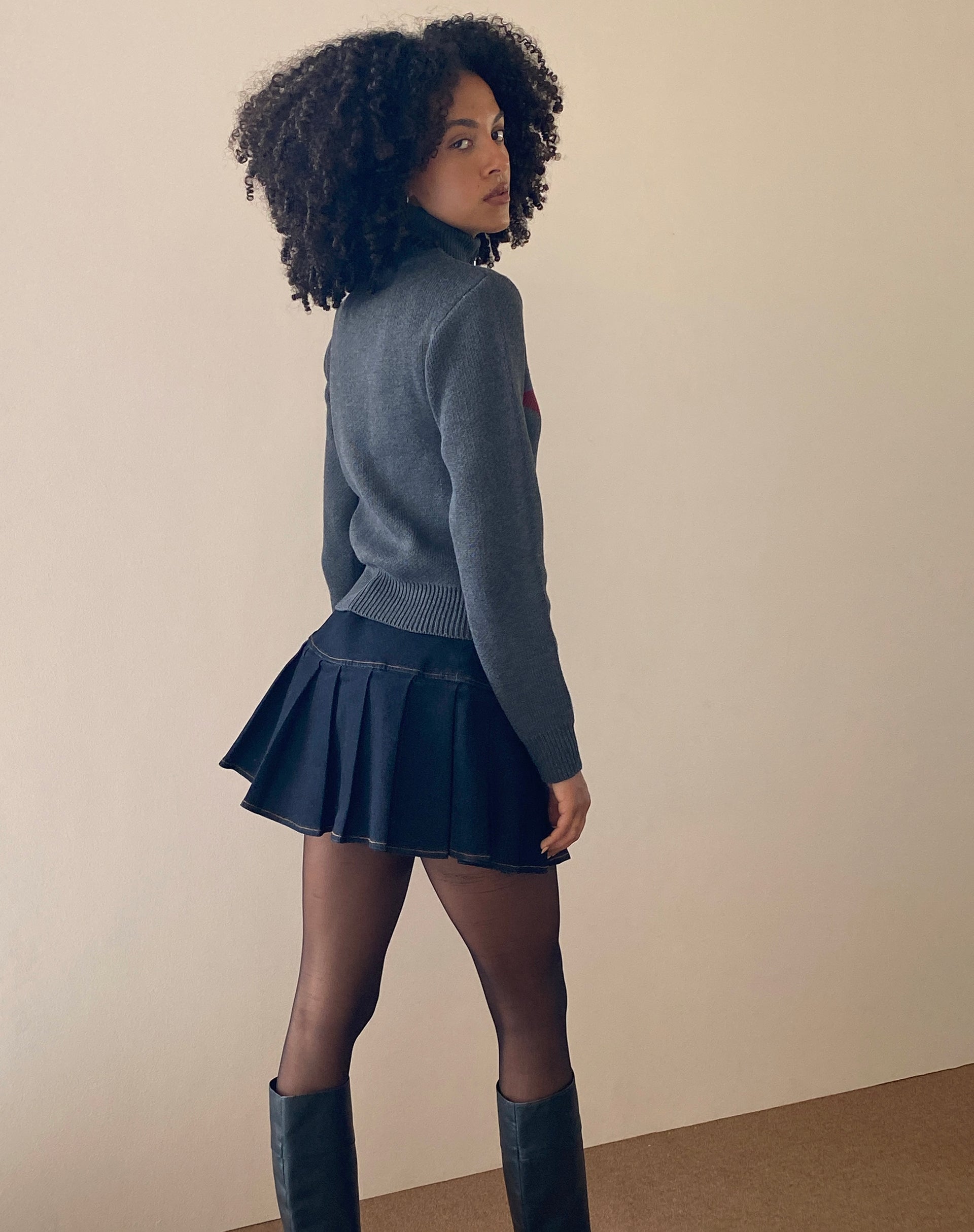 Imagen de Jimena Zip Through Cardigan in Grey with Burgundy Star Motif