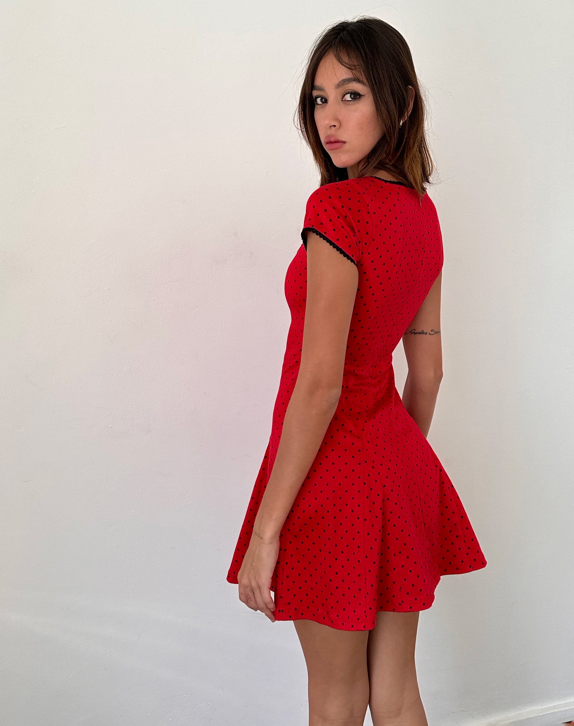 Imagen de Jinae Mini Vestido con Pliegues en Polka Sateen Rojo