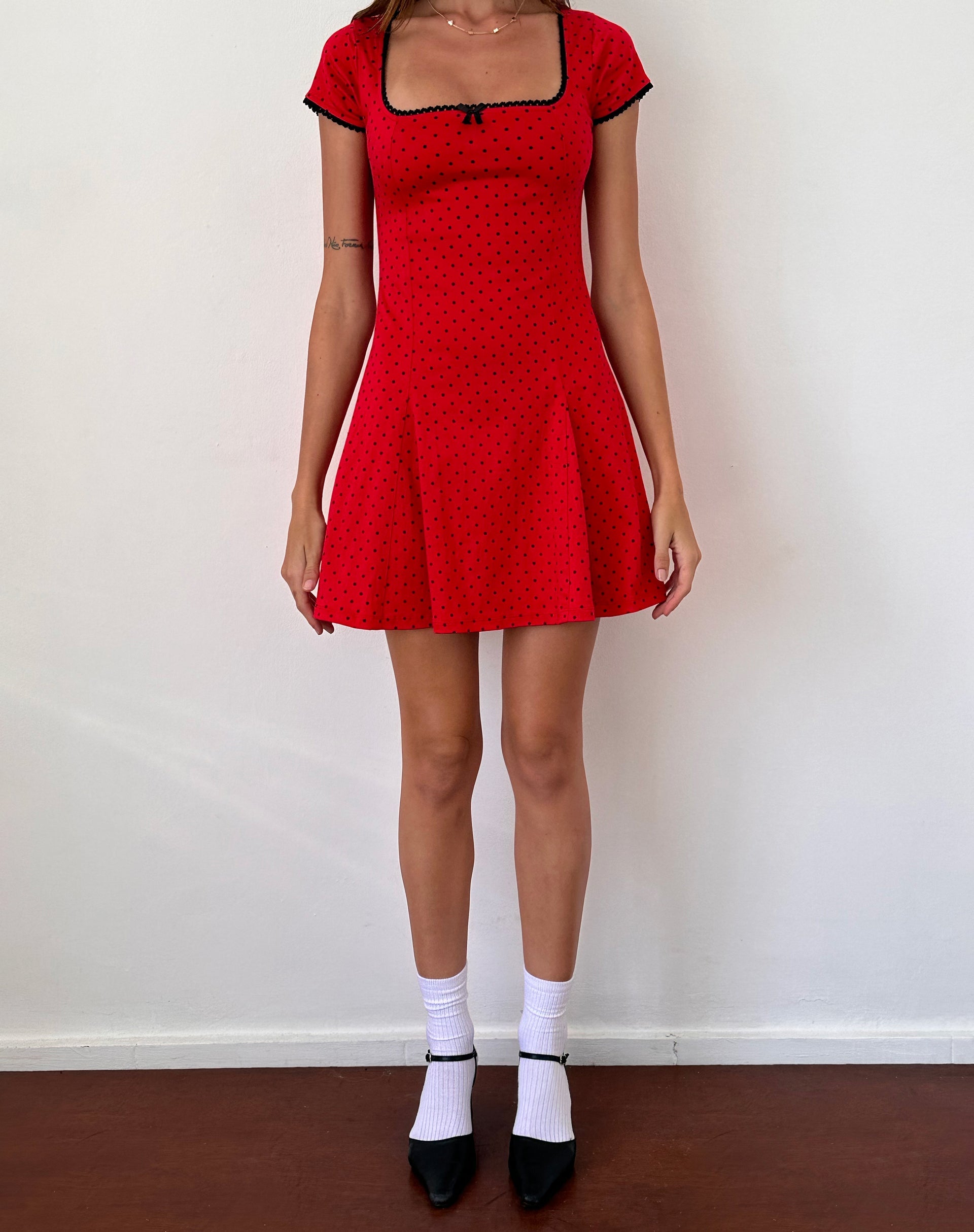 Imagen de Jinae Mini Vestido con Pliegues en Polka Sateen Rojo