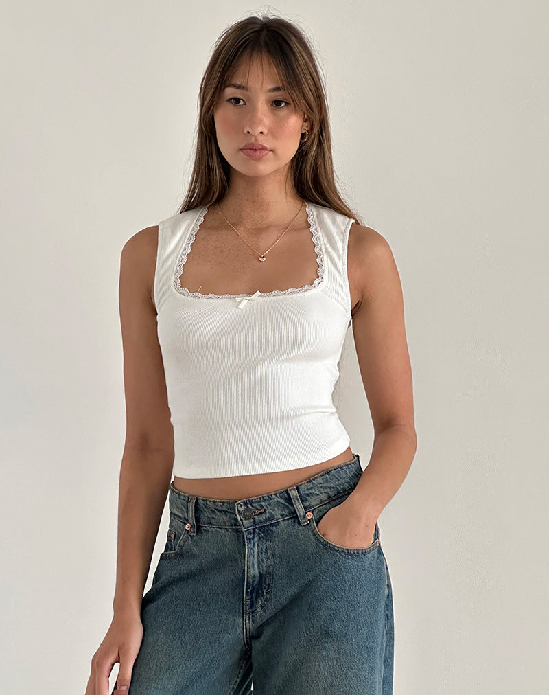 Top Jinila en blanco roto con lazo y puntilla