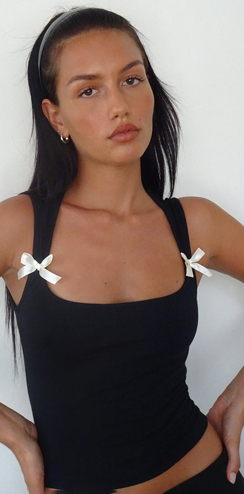 Imagen de Jiniso Crop Top negro con lazos marfil