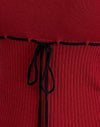Rojo con corbata negra