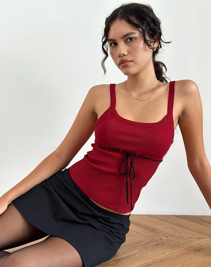 Imagen de Joanie Rib Cami Top en rojo con lazo negro