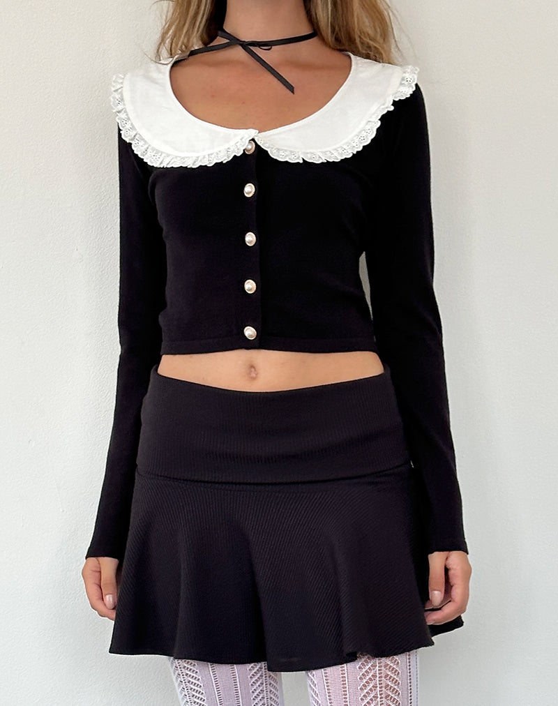 Imagen de Jodine Chaqueta de punto negra con volante blanco